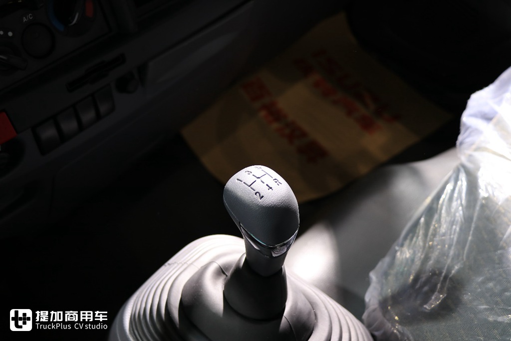 如何选购一辆靠谱的冷藏车,庆铃KV100都市冰峰冷藏车实拍评测 - 第9张 - 提加商用车网 如何选购一辆靠谱的冷藏车,庆铃KV100都市冰峰冷藏车实拍评测 - 第9张