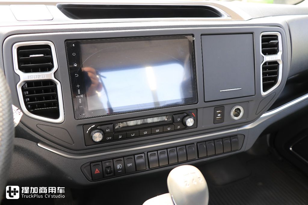 庆铃轻卡最高端产品，五十铃技术加持，庆铃M100高端轻卡实拍 - 第10张