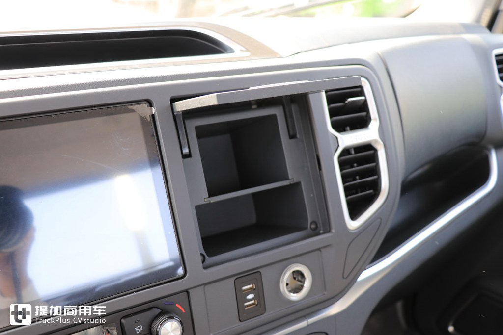 庆铃轻卡最高端产品，五十铃技术加持，庆铃M100高端轻卡实拍 - 第11张