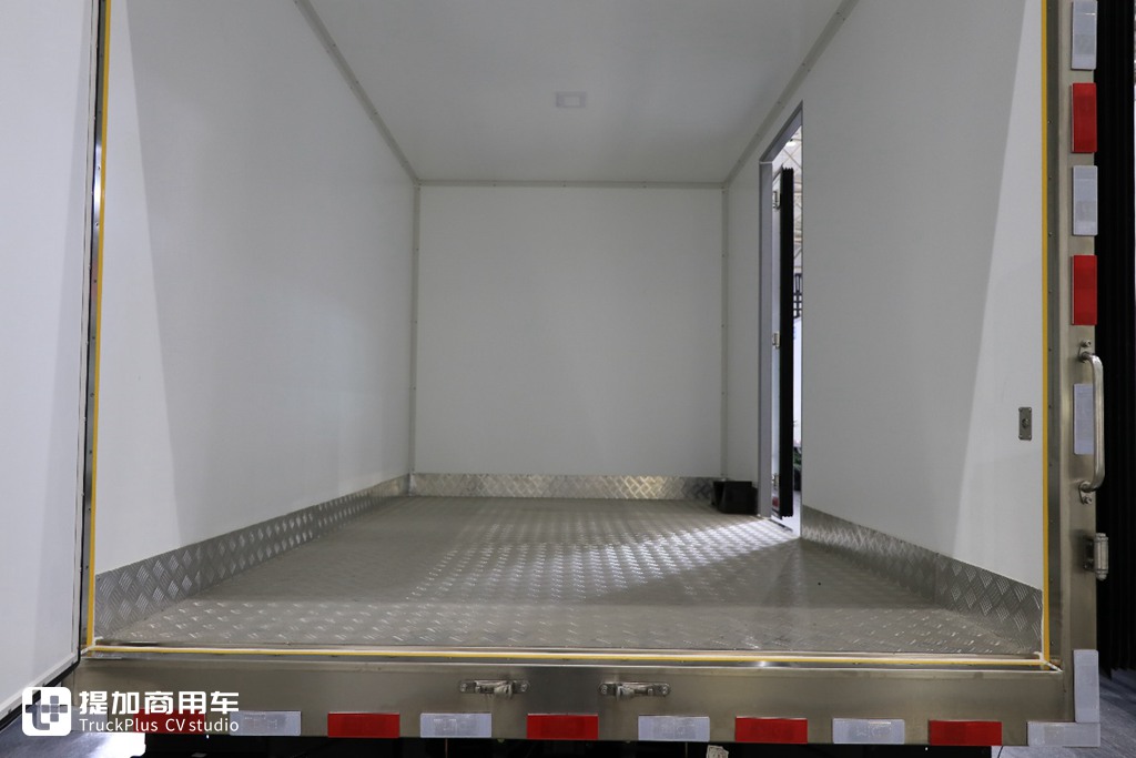 如何选购一辆靠谱的冷藏车,庆铃KV100都市冰峰冷藏车实拍评测 - 第13张 - 提加商用车网 如何选购一辆靠谱的冷藏车,庆铃KV100都市冰峰冷藏车实拍评测 - 第13张