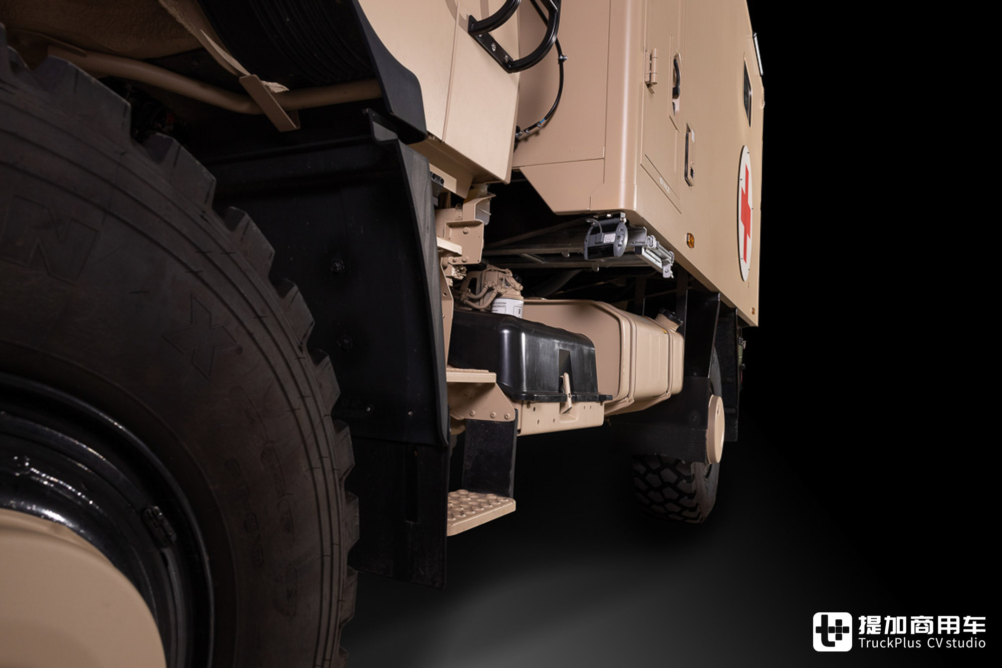 全车配置天花板,安普联合BINZ打造,乌尼莫克U5023战地救护车实拍 - 第14张 - 提加商用车网 全车配置天花板,安普联合BINZ打造,乌尼莫克U5023战地救护车实拍 - 第14张