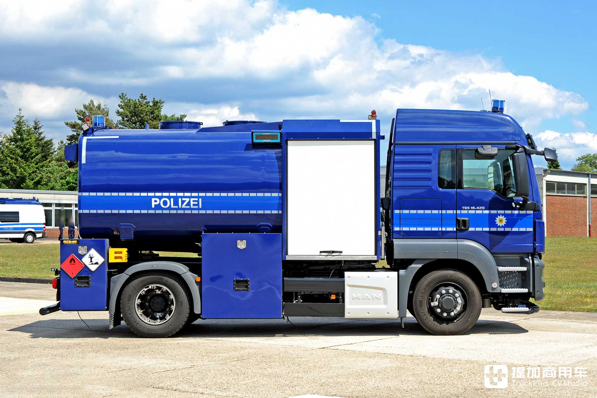 车身结构极其紧凑,四轮全驱+静液压驱动,曼恩TGS警用飞机加油车实拍 - 第14张 - 提加商用车网 车身结构极其紧凑,四轮全驱+静液压驱动,曼恩TGS警用飞机加油车实拍 - 第14张