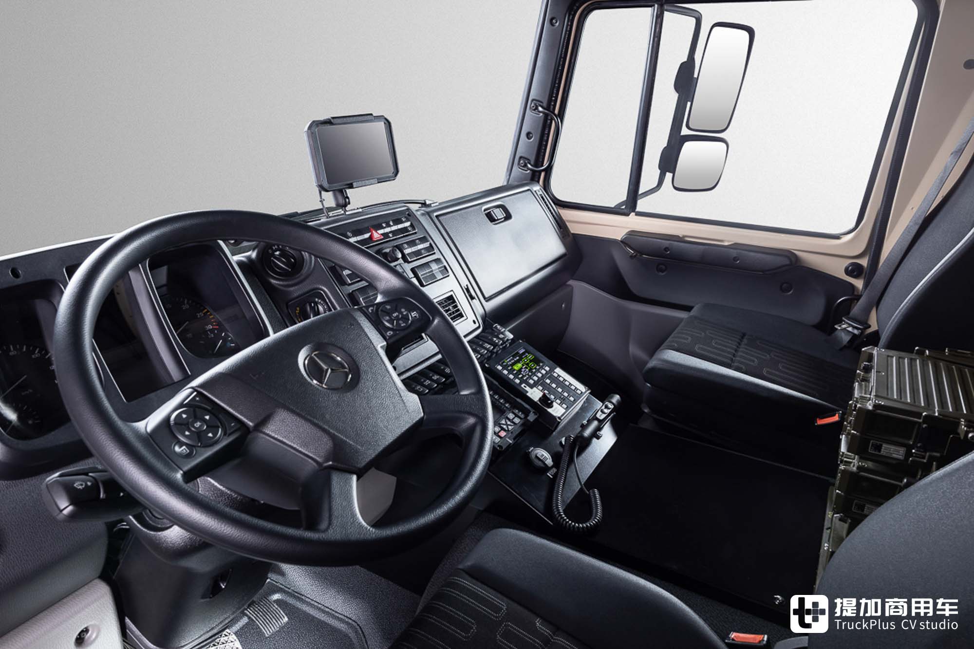 全车配置天花板,安普联合BINZ打造,乌尼莫克U5023战地救护车实拍 - 第16张 - 提加商用车网 全车配置天花板,安普联合BINZ打造,乌尼莫克U5023战地救护车实拍 - 第16张