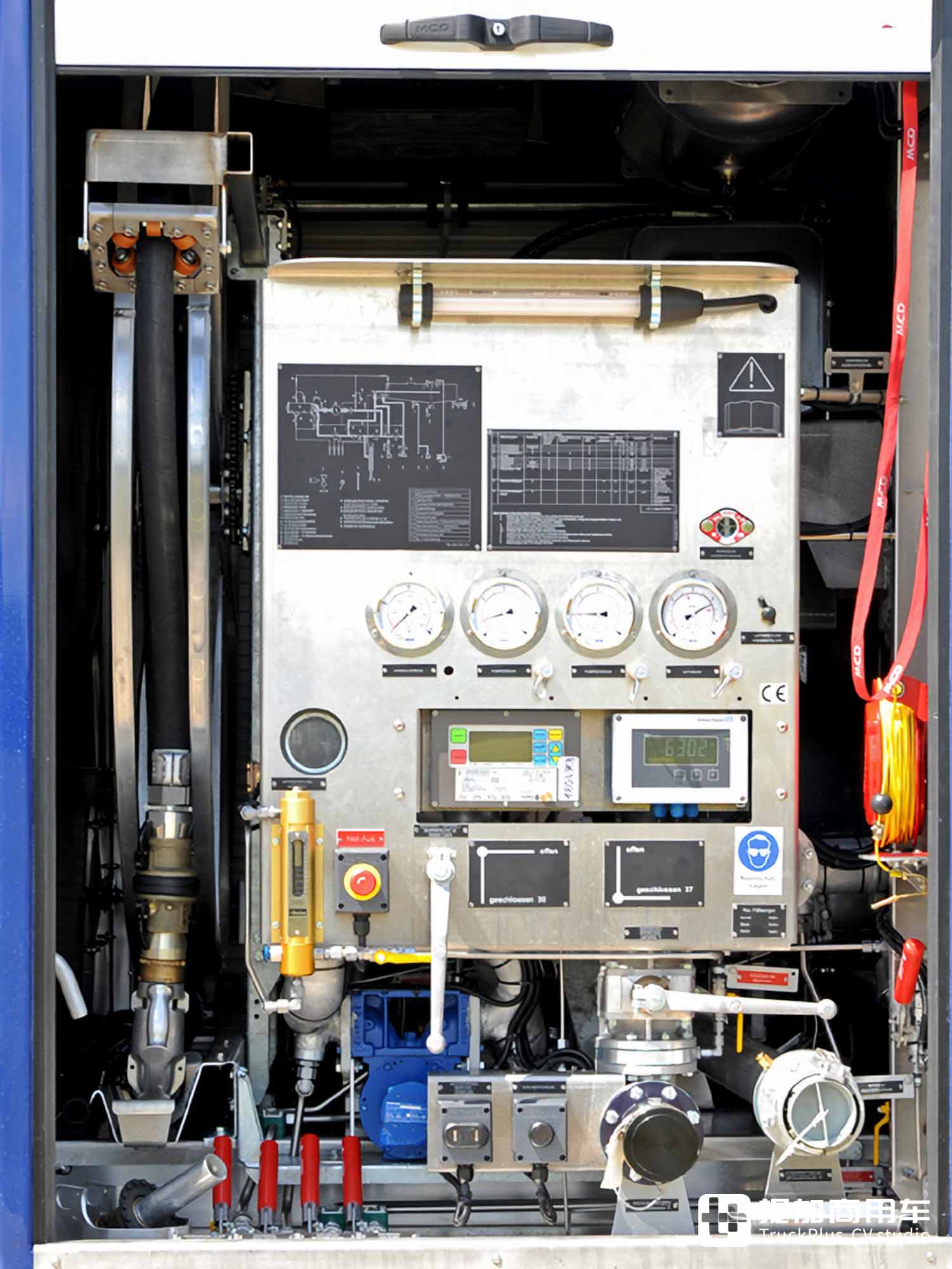 车身结构极其紧凑,四轮全驱+静液压驱动,曼恩TGS警用飞机加油车实拍 - 第16张 - 提加商用车网 车身结构极其紧凑,四轮全驱+静液压驱动,曼恩TGS警用飞机加油车实拍 - 第16张