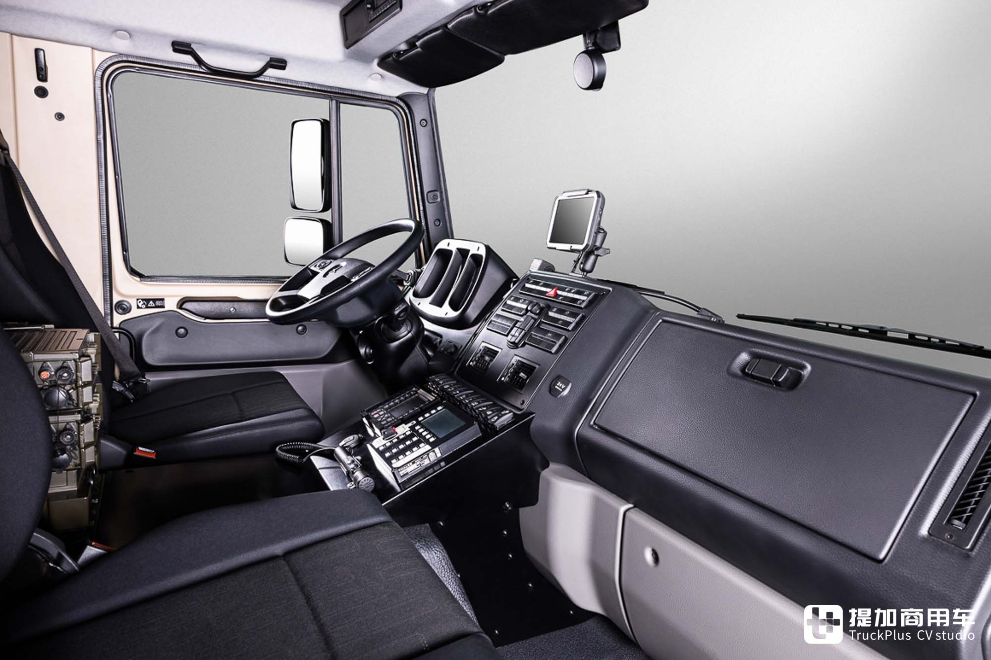 全车配置天花板,安普联合BINZ打造,乌尼莫克U5023战地救护车实拍 - 第17张 - 提加商用车网 全车配置天花板,安普联合BINZ打造,乌尼莫克U5023战地救护车实拍 - 第17张