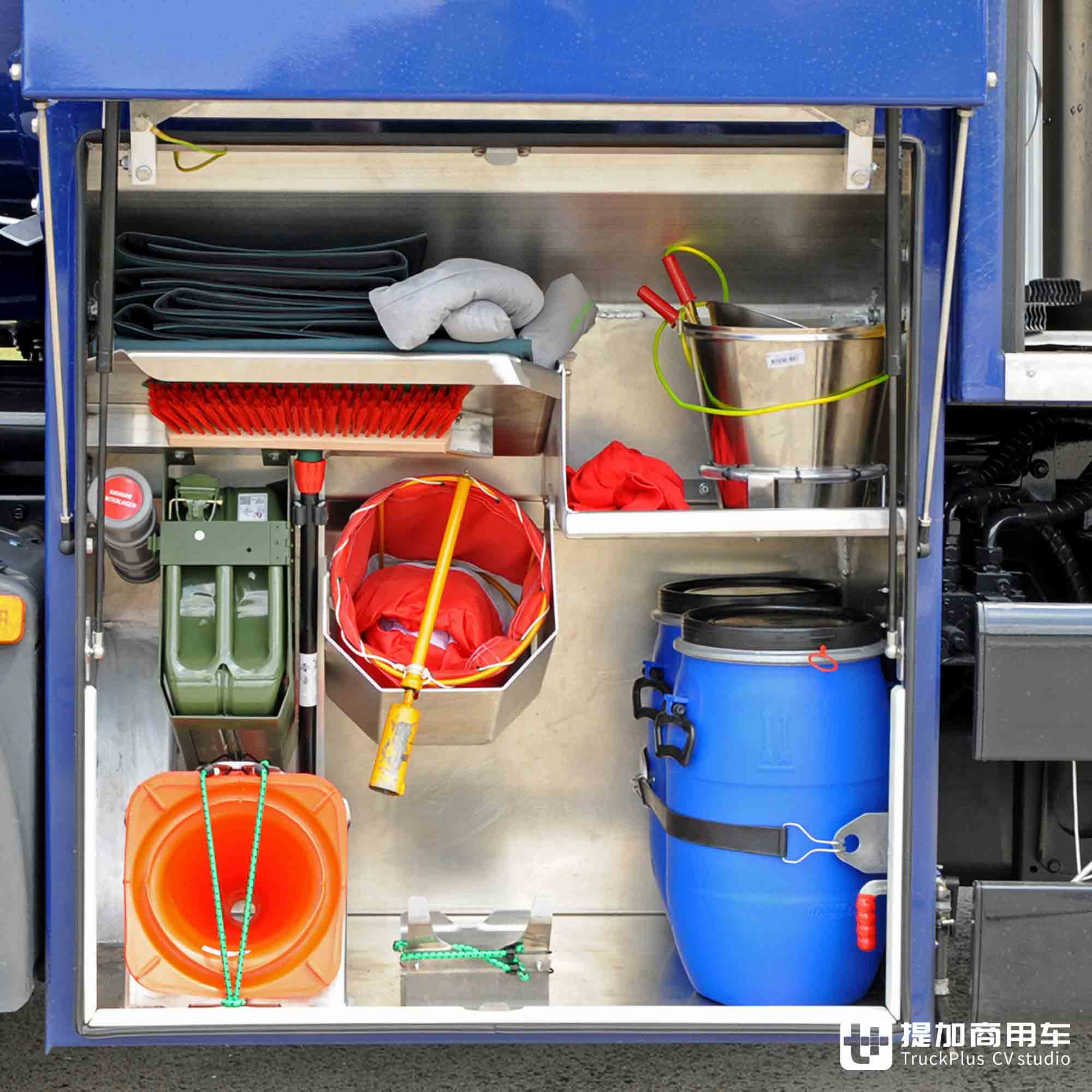 车身结构极其紧凑,四轮全驱+静液压驱动,曼恩TGS警用飞机加油车实拍 - 第18张 - 提加商用车网 车身结构极其紧凑,四轮全驱+静液压驱动,曼恩TGS警用飞机加油车实拍 - 第18张