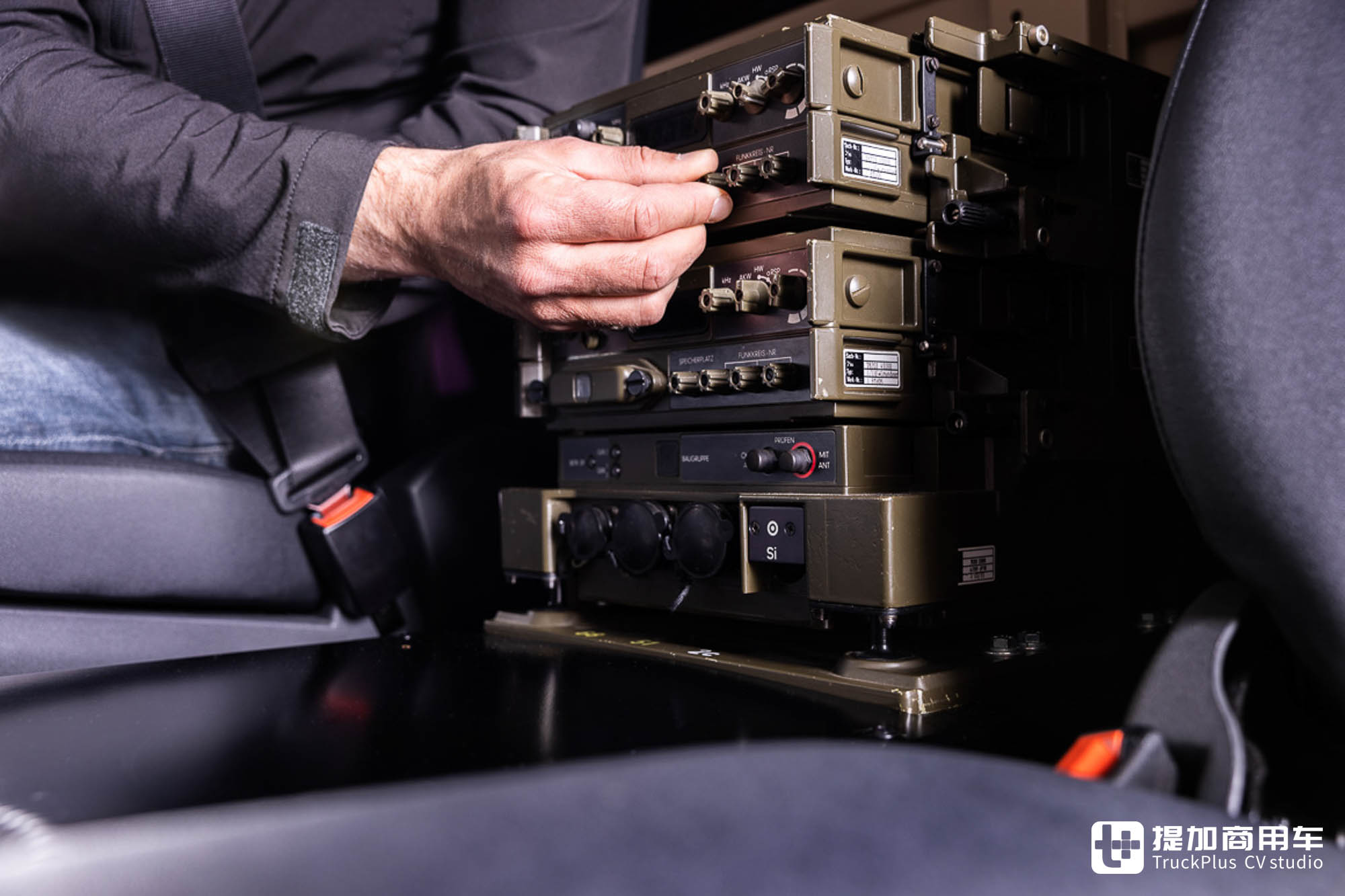 全车配置天花板,安普联合BINZ打造,乌尼莫克U5023战地救护车实拍 - 第20张 - 提加商用车网 全车配置天花板,安普联合BINZ打造,乌尼莫克U5023战地救护车实拍 - 第20张