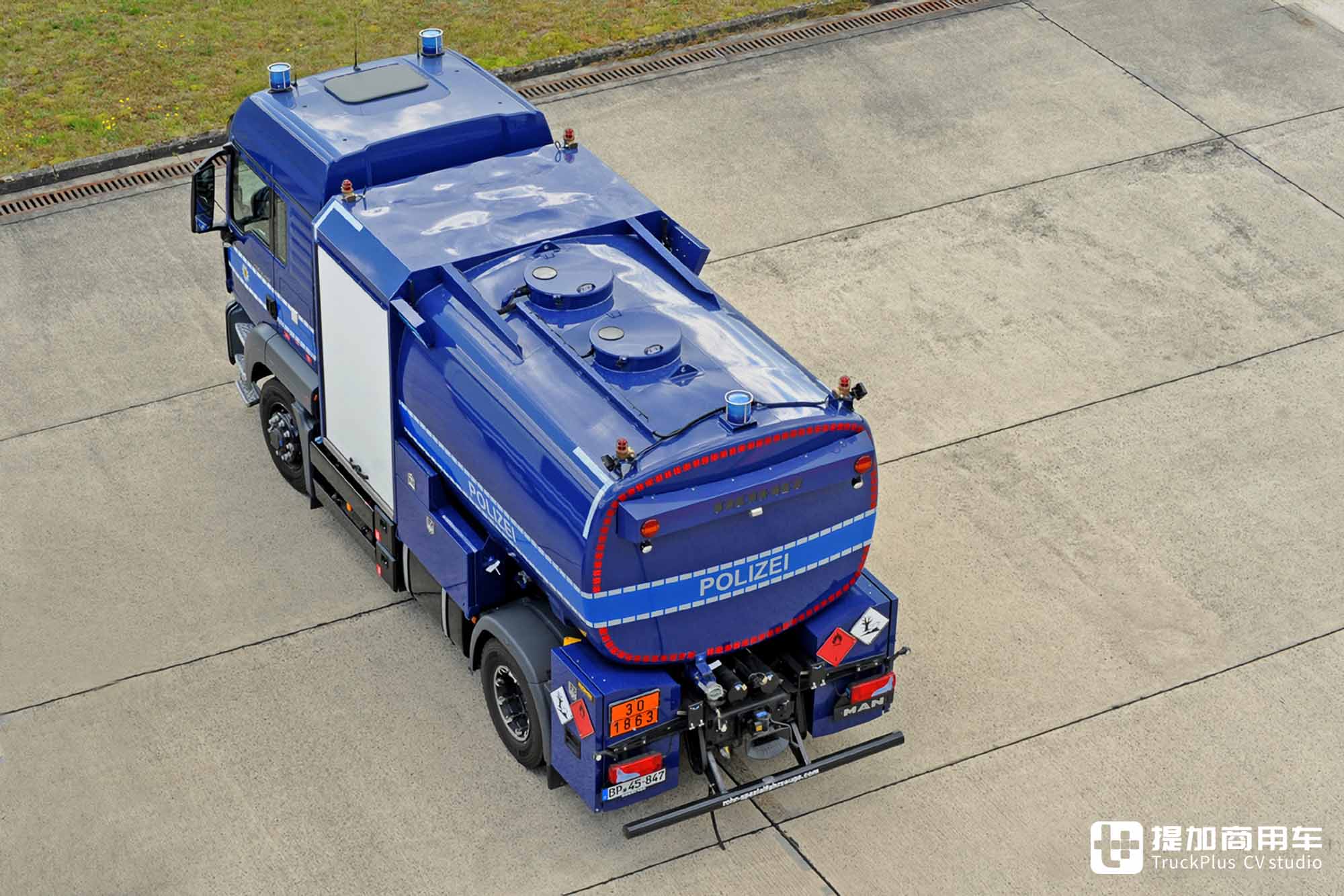 车身结构极其紧凑,四轮全驱+静液压驱动,曼恩TGS警用飞机加油车实拍 - 第21张 - 提加商用车网 车身结构极其紧凑,四轮全驱+静液压驱动,曼恩TGS警用飞机加油车实拍 - 第21张