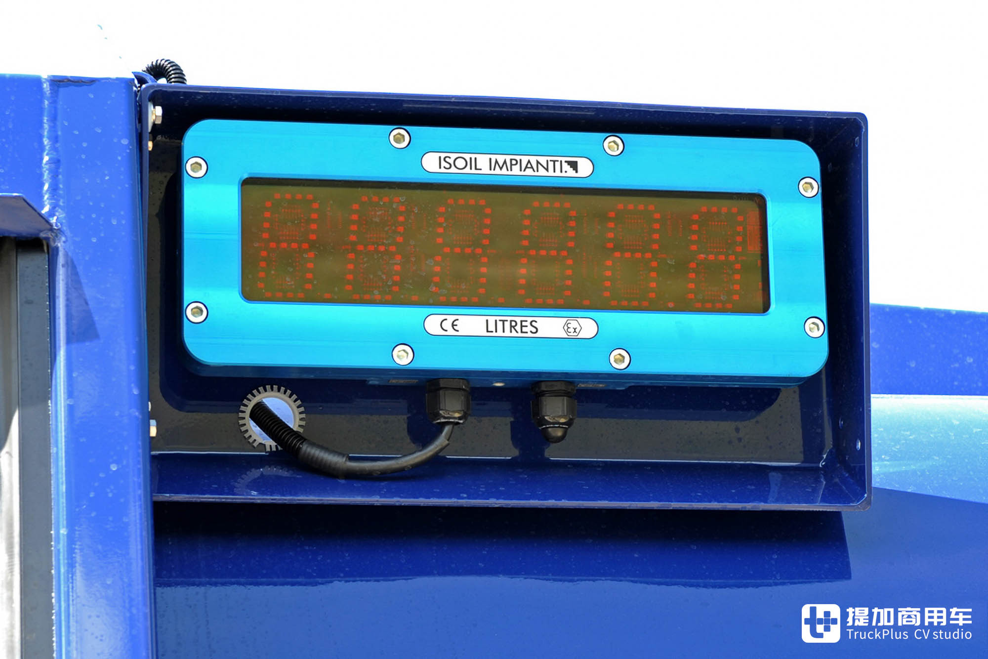 车身结构极其紧凑,四轮全驱+静液压驱动,曼恩TGS警用飞机加油车实拍 - 第22张 - 提加商用车网 车身结构极其紧凑,四轮全驱+静液压驱动,曼恩TGS警用飞机加油车实拍 - 第22张