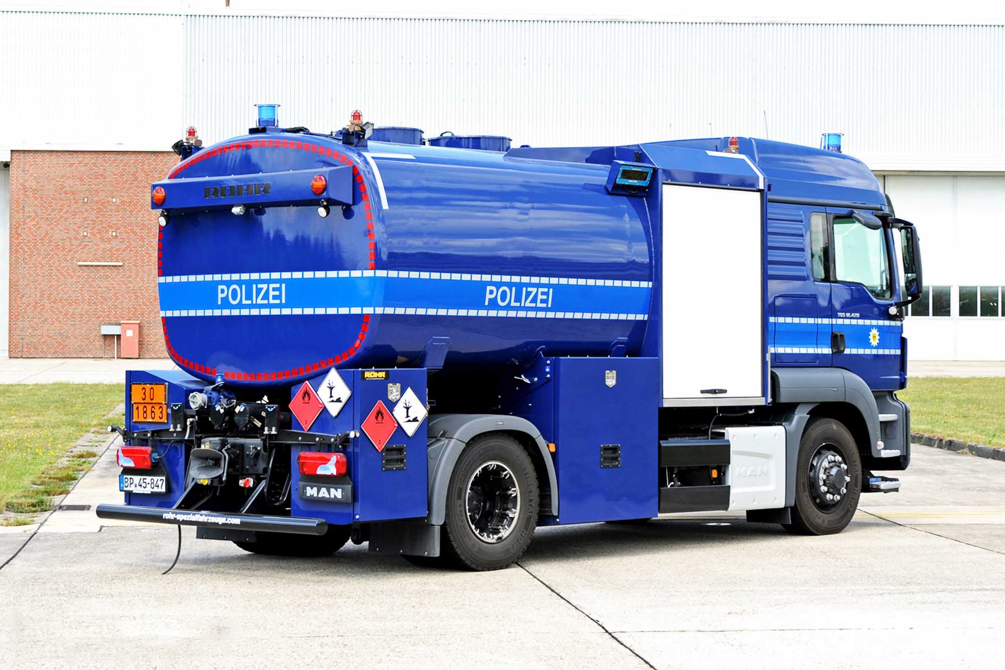 车身结构极其紧凑,四轮全驱+静液压驱动,曼恩TGS警用飞机加油车实拍 - 第23张 - 提加商用车网 车身结构极其紧凑,四轮全驱+静液压驱动,曼恩TGS警用飞机加油车实拍 - 第23张