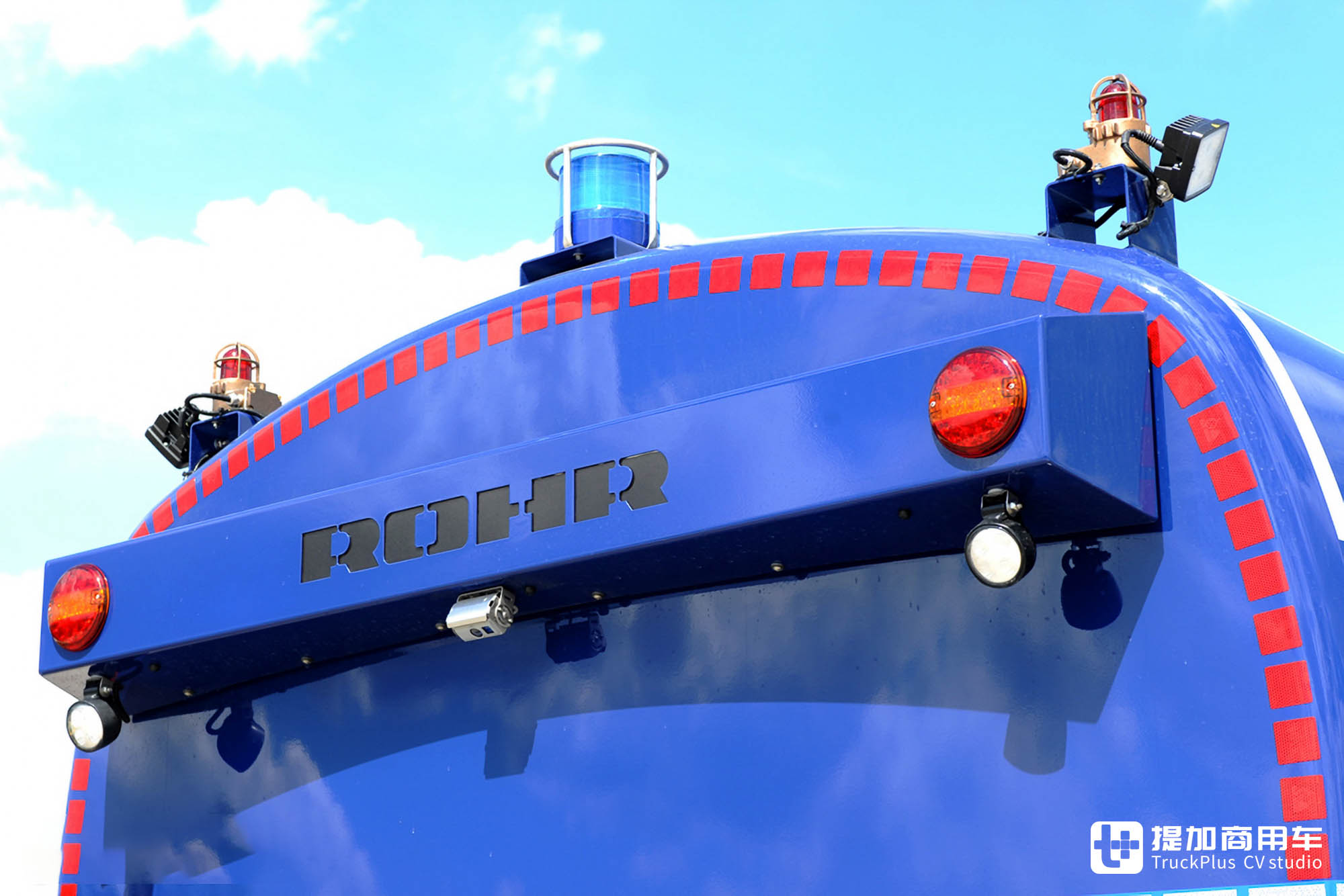 车身结构极其紧凑,四轮全驱+静液压驱动,曼恩TGS警用飞机加油车实拍 - 第25张 - 提加商用车网 车身结构极其紧凑,四轮全驱+静液压驱动,曼恩TGS警用飞机加油车实拍 - 第25张