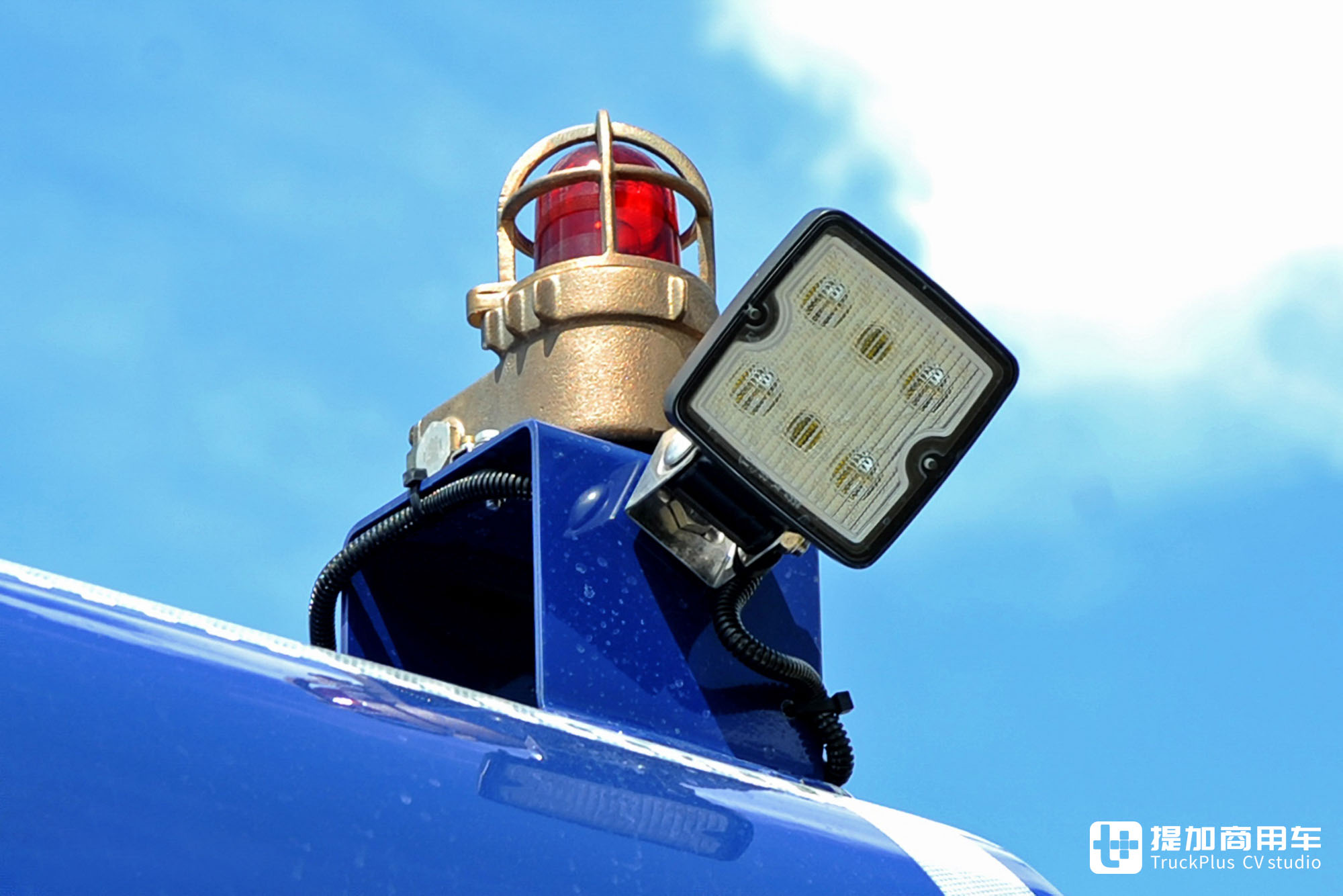 车身结构极其紧凑,四轮全驱+静液压驱动,曼恩TGS警用飞机加油车实拍 - 第26张 - 提加商用车网 车身结构极其紧凑,四轮全驱+静液压驱动,曼恩TGS警用飞机加油车实拍 - 第26张