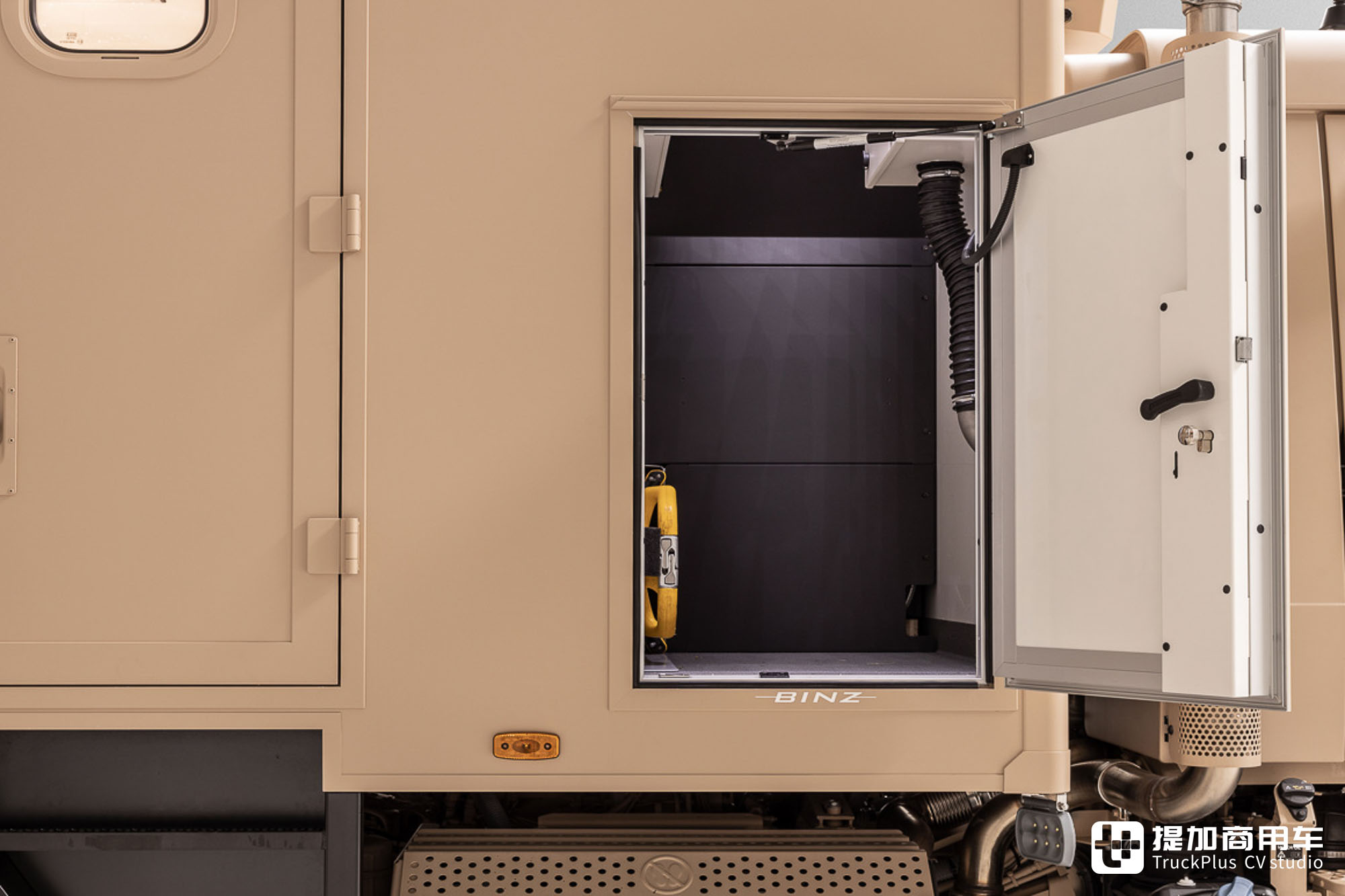 全车配置天花板,安普联合BINZ打造,乌尼莫克U5023战地救护车实拍 - 第26张 - 提加商用车网 全车配置天花板,安普联合BINZ打造,乌尼莫克U5023战地救护车实拍 - 第26张