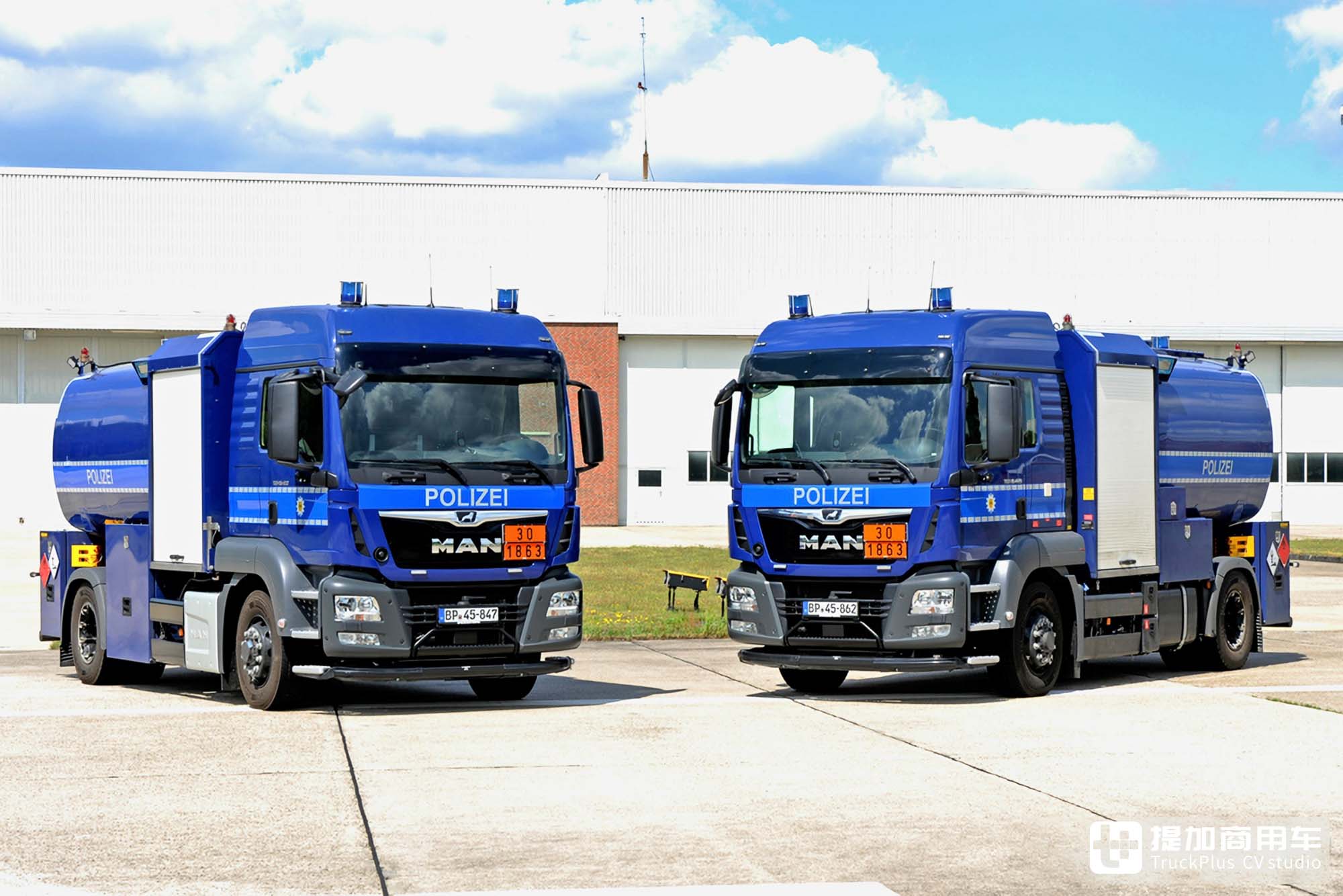 车身结构极其紧凑,四轮全驱+静液压驱动,曼恩TGS警用飞机加油车实拍 - 第27张 - 提加商用车网 车身结构极其紧凑,四轮全驱+静液压驱动,曼恩TGS警用飞机加油车实拍 - 第27张