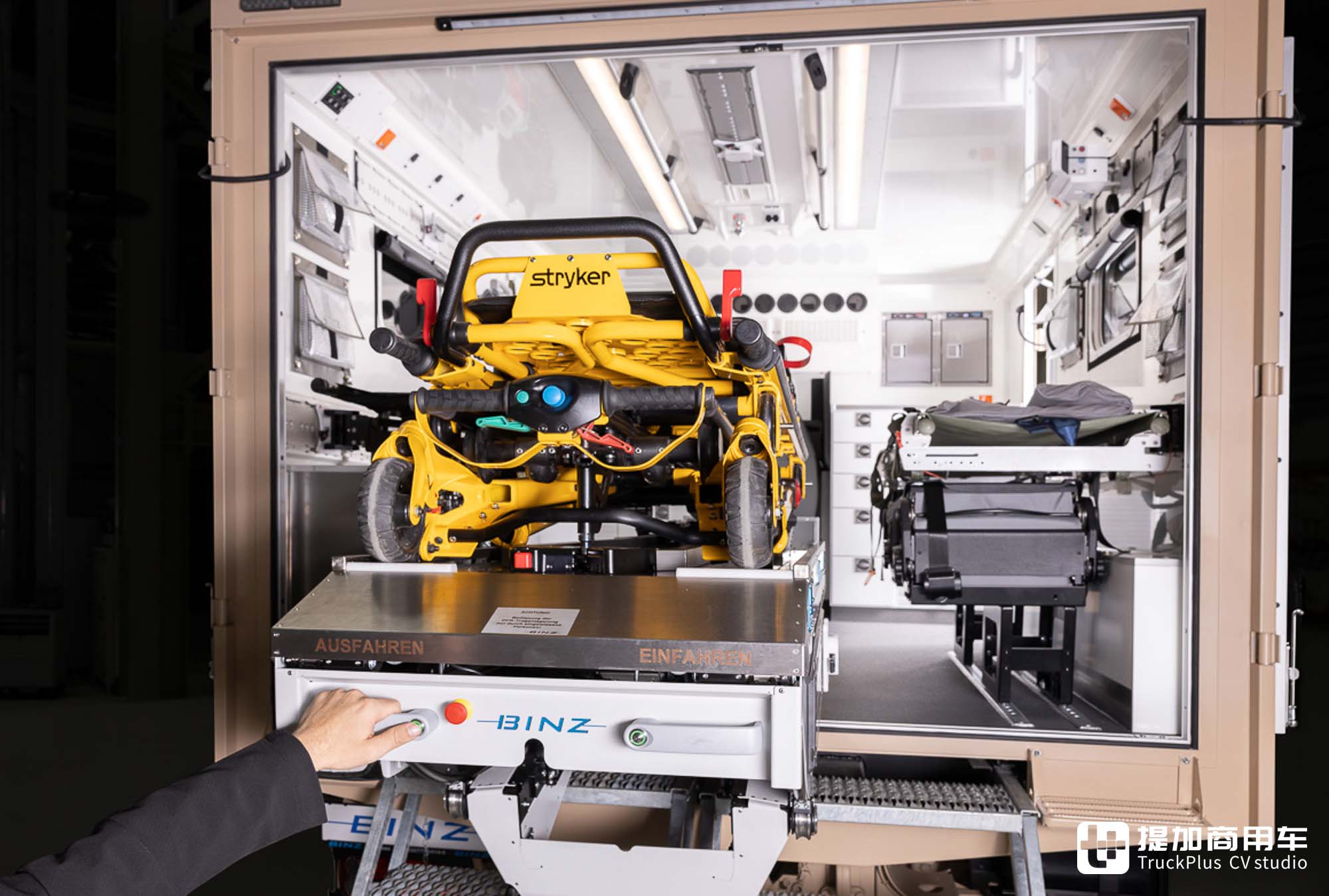 全车配置天花板,安普联合BINZ打造,乌尼莫克U5023战地救护车实拍 - 第28张 - 提加商用车网 全车配置天花板,安普联合BINZ打造,乌尼莫克U5023战地救护车实拍 - 第28张