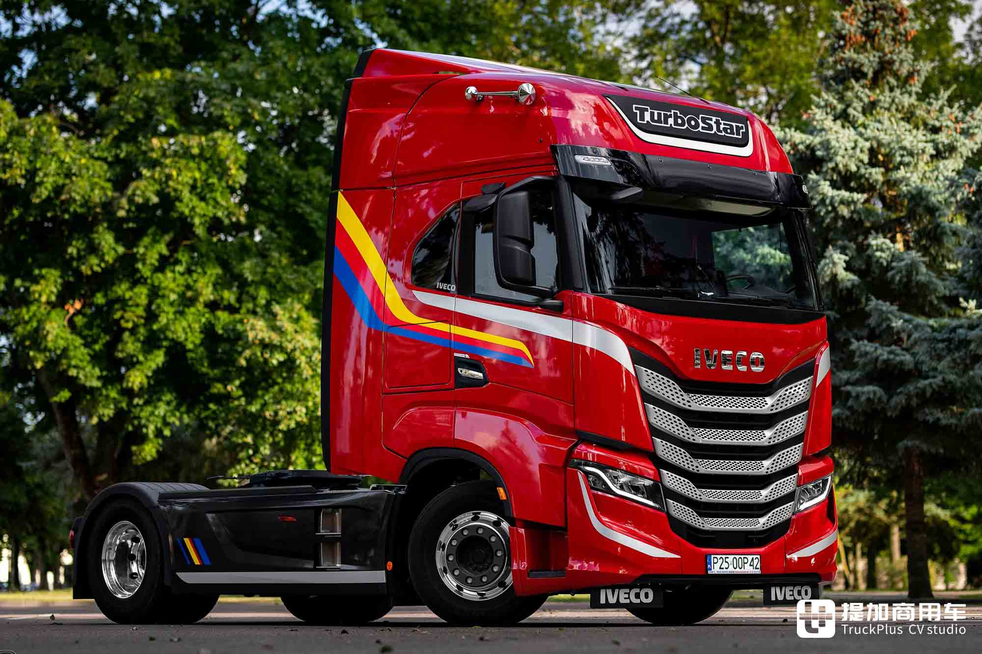纪念TurboStar车型传奇,定制外观内饰,依维柯S-Way TurboStar牵引车实拍 - 第3张 - 提加商用车网 纪念TurboStar车型传奇,定制外观内饰,依维柯S-Way TurboStar牵引车实拍 - 第3张