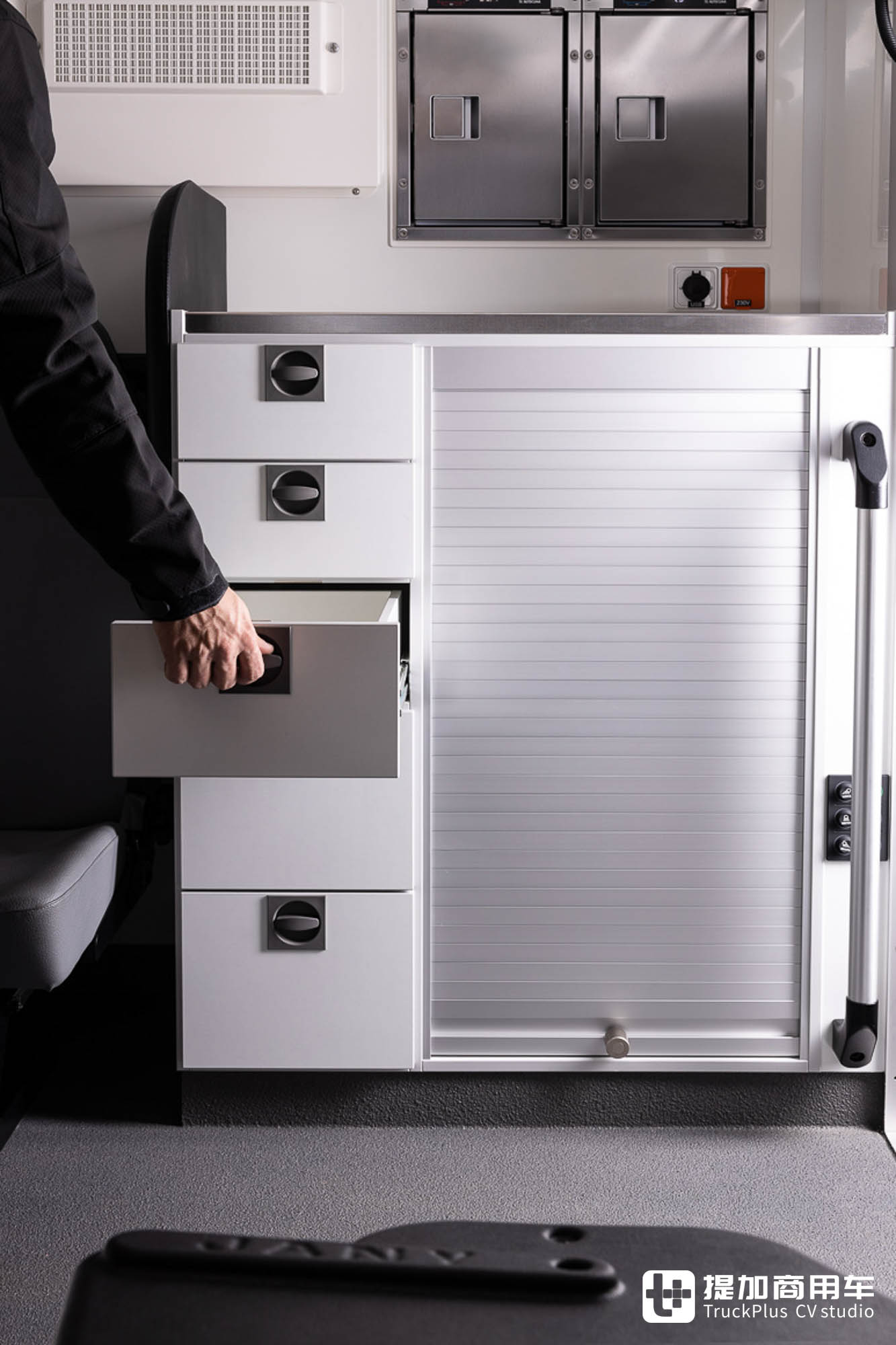 全车配置天花板,安普联合BINZ打造,乌尼莫克U5023战地救护车实拍 - 第31张 - 提加商用车网 全车配置天花板,安普联合BINZ打造,乌尼莫克U5023战地救护车实拍 - 第31张