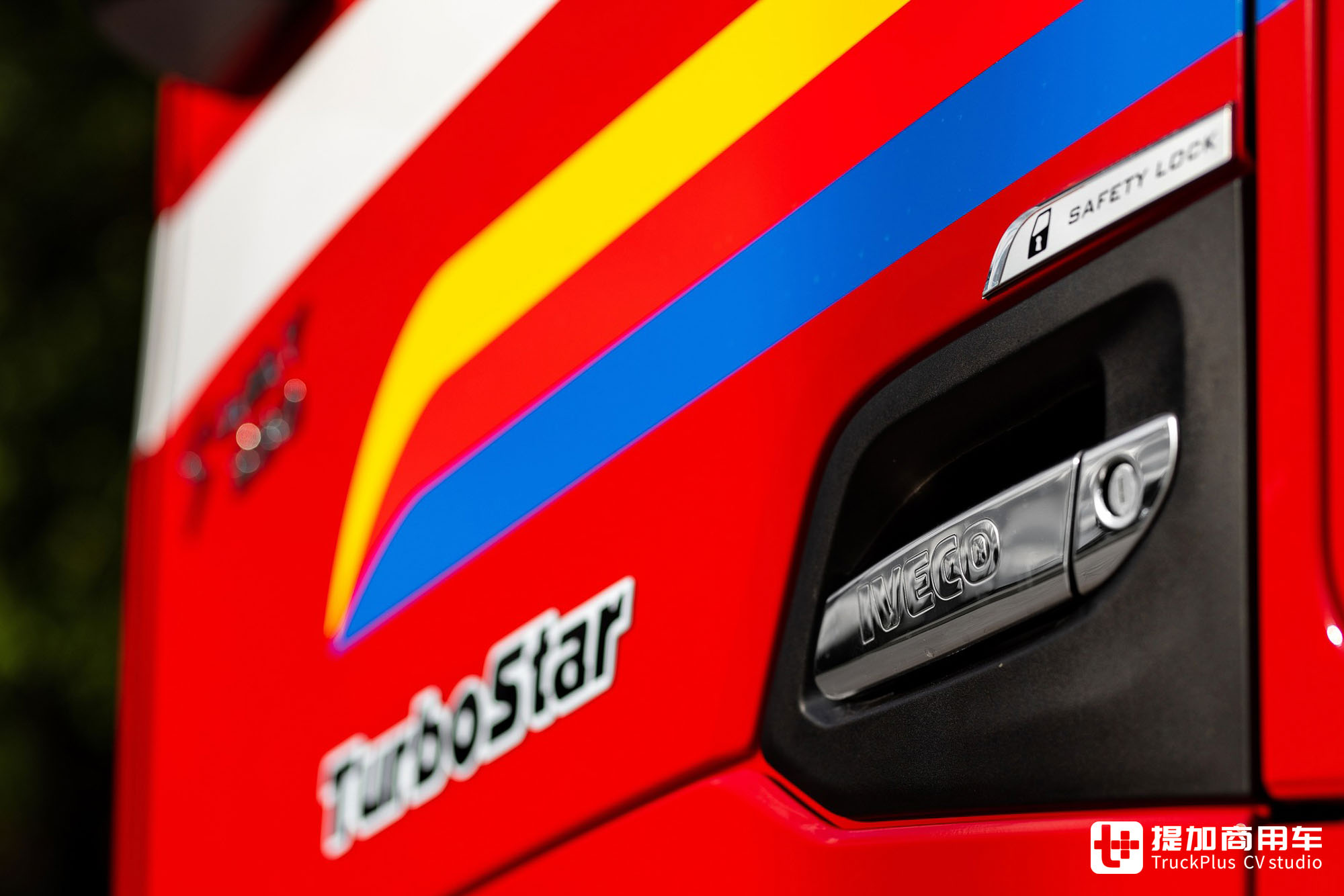 纪念TurboStar车型传奇,定制外观内饰,依维柯S-Way TurboStar牵引车实拍 - 第4张 - 提加商用车网 纪念TurboStar车型传奇,定制外观内饰,依维柯S-Way TurboStar牵引车实拍 - 第4张