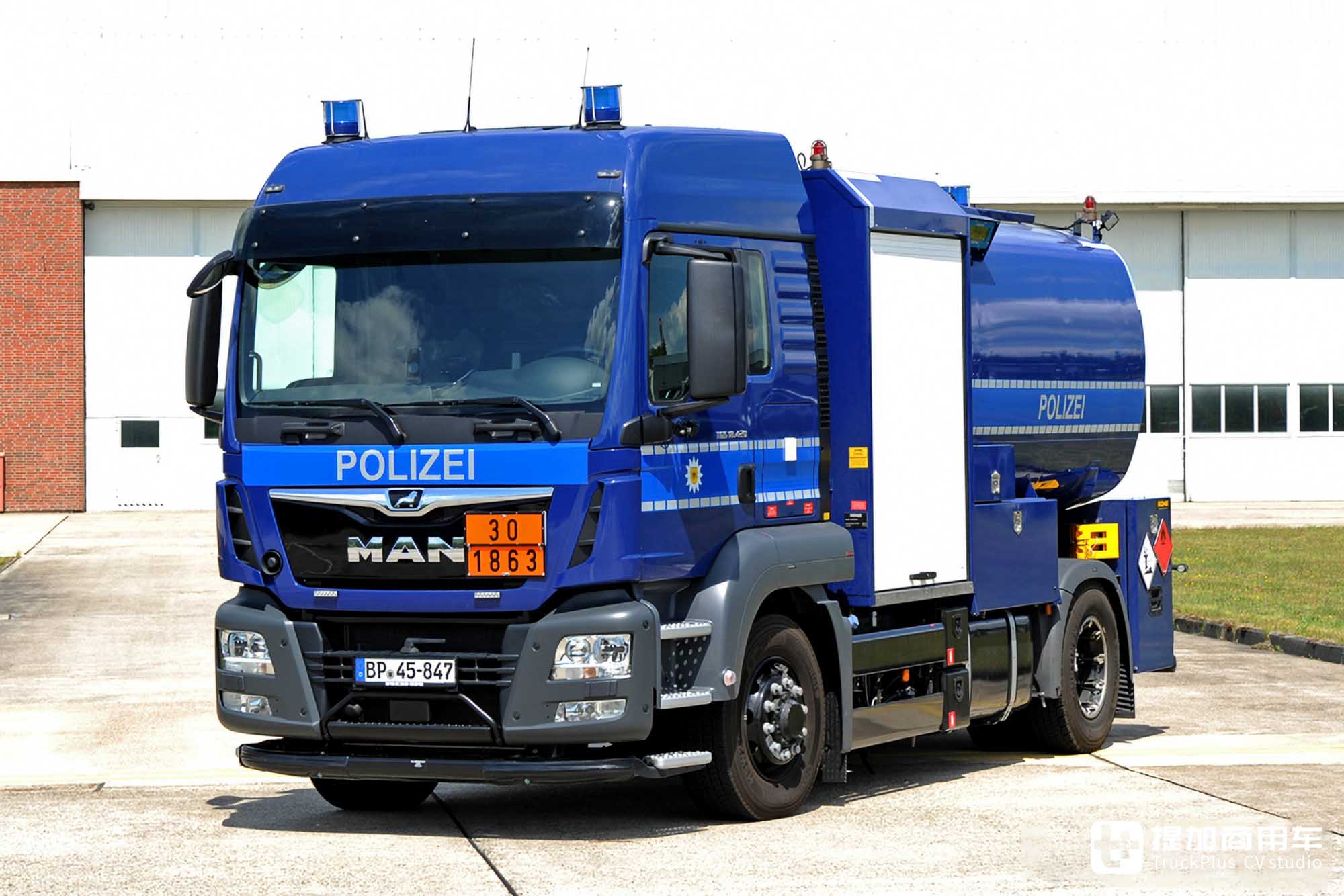 车身结构极其紧凑,四轮全驱+静液压驱动,曼恩TGS警用飞机加油车实拍 - 第5张 - 提加商用车网 车身结构极其紧凑,四轮全驱+静液压驱动,曼恩TGS警用飞机加油车实拍 - 第5张