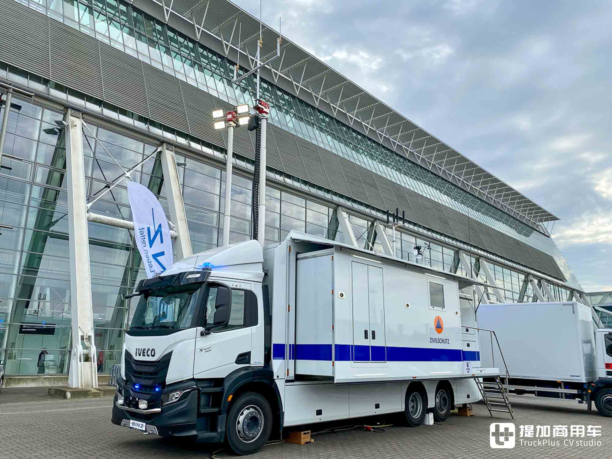 依维柯X-Way底盘打造,应急管理中枢,带你看Binz改装的大型指挥车 - 第7张 - 提加商用车网 依维柯X-Way底盘打造,应急管理中枢,带你看Binz改装的大型指挥车 - 第7张