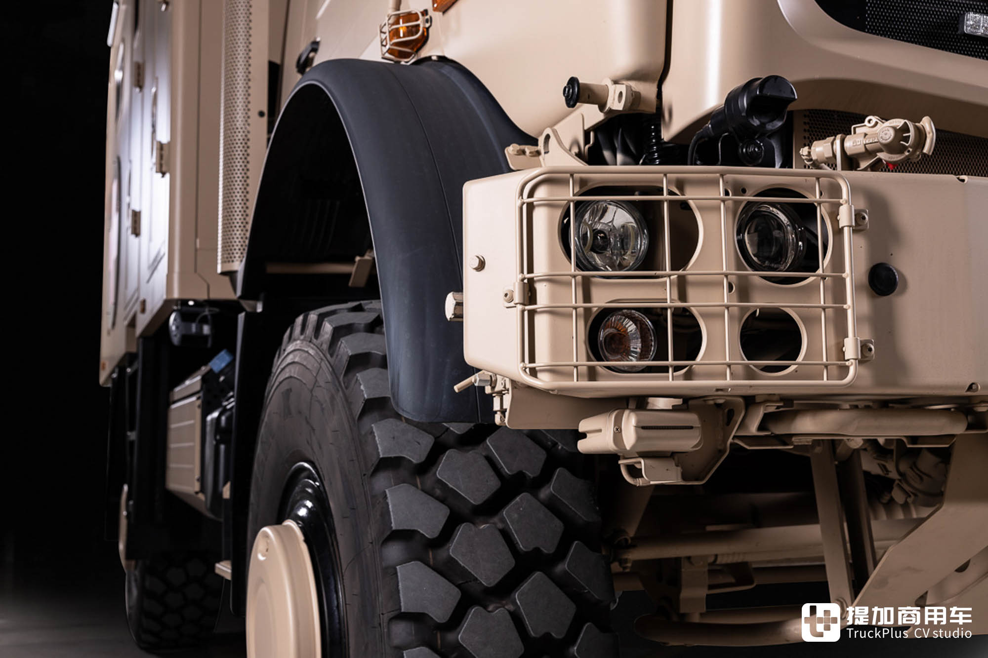 全车配置天花板,安普联合BINZ打造,乌尼莫克U5023战地救护车实拍 - 第7张 - 提加商用车网 全车配置天花板,安普联合BINZ打造,乌尼莫克U5023战地救护车实拍 - 第7张