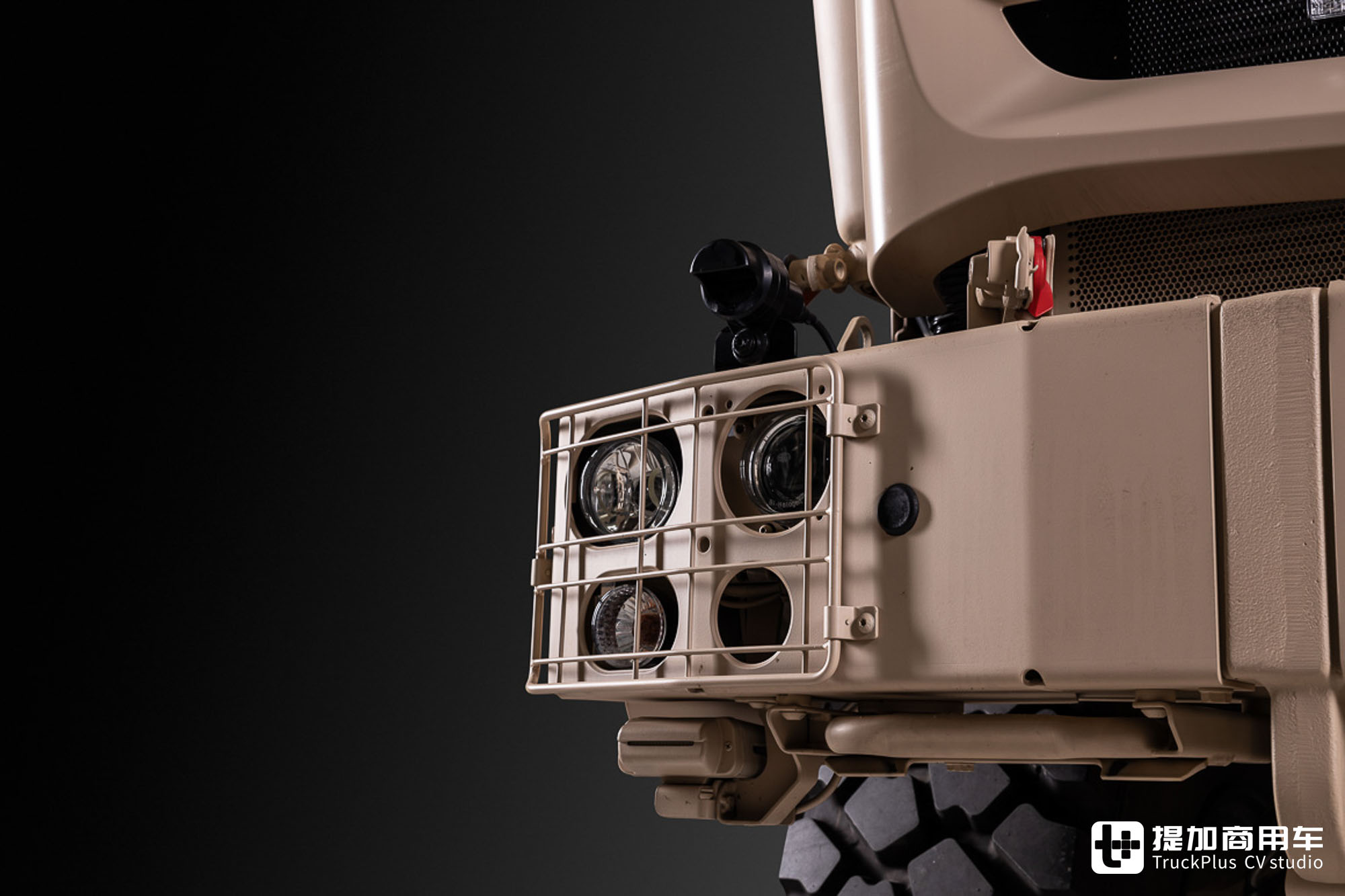 全车配置天花板,安普联合BINZ打造,乌尼莫克U5023战地救护车实拍 - 第8张 - 提加商用车网 全车配置天花板,安普联合BINZ打造,乌尼莫克U5023战地救护车实拍 - 第8张