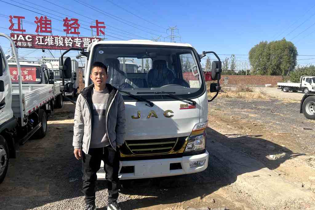增购卡车跑商贸 90后帅哥为何看中江淮1卡骏铃金元宝? - 第1张 - 提加商用车网 增购卡车跑商贸 90后帅哥为何看中江淮1卡骏铃金元宝? - 第1张