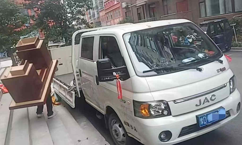 从事搬家行业20年 他选江淮1卡恺达双排小卡服务周到有特色 - 第2张 - 提加商用车网 从事搬家行业20年 他选江淮1卡恺达双排小卡服务周到有特色 - 第2张