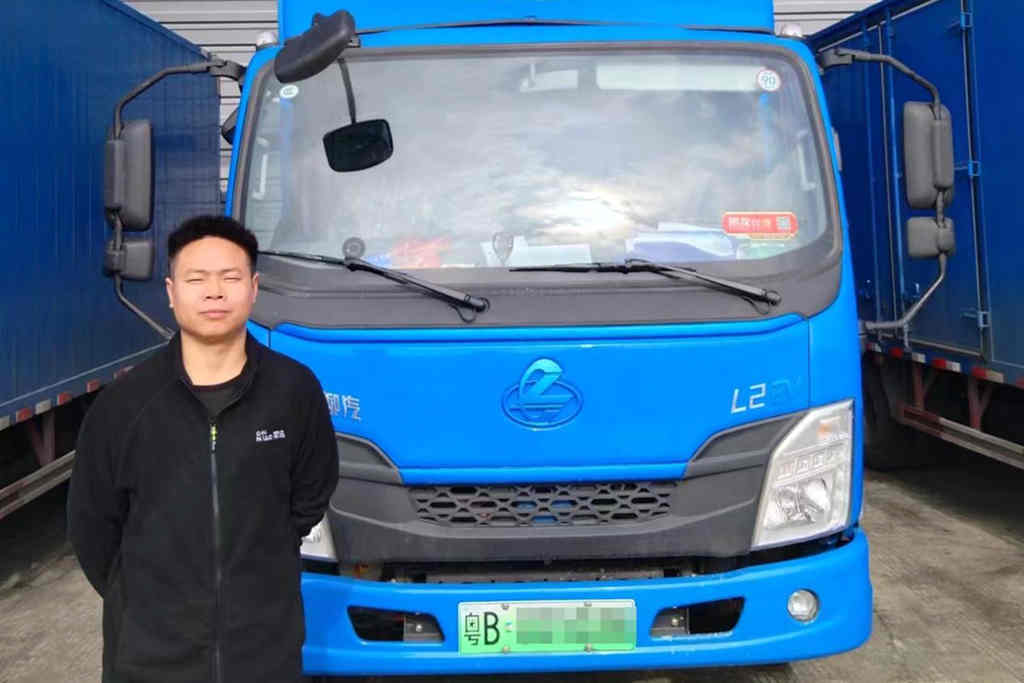 凌师傅:既省钱,还好开,乘龙L2EV——纯电轻卡的更优选择 - 第1张 - 提加商用车网 凌师傅:既省钱,还好开,乘龙L2EV——纯电轻卡的更优选择 - 第1张