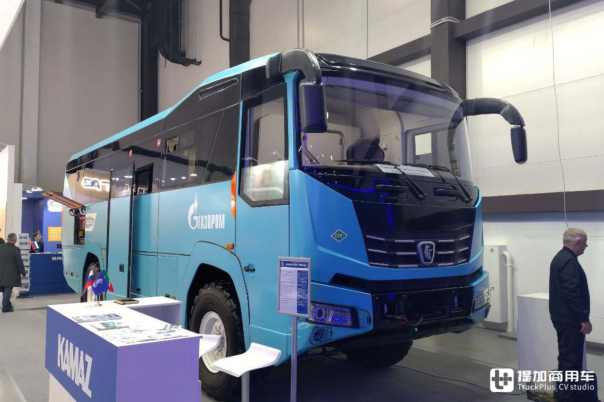 4x4全驱的前置越野客车,搭载中国动力链,带你看俄罗斯卡玛兹6250越野巴士