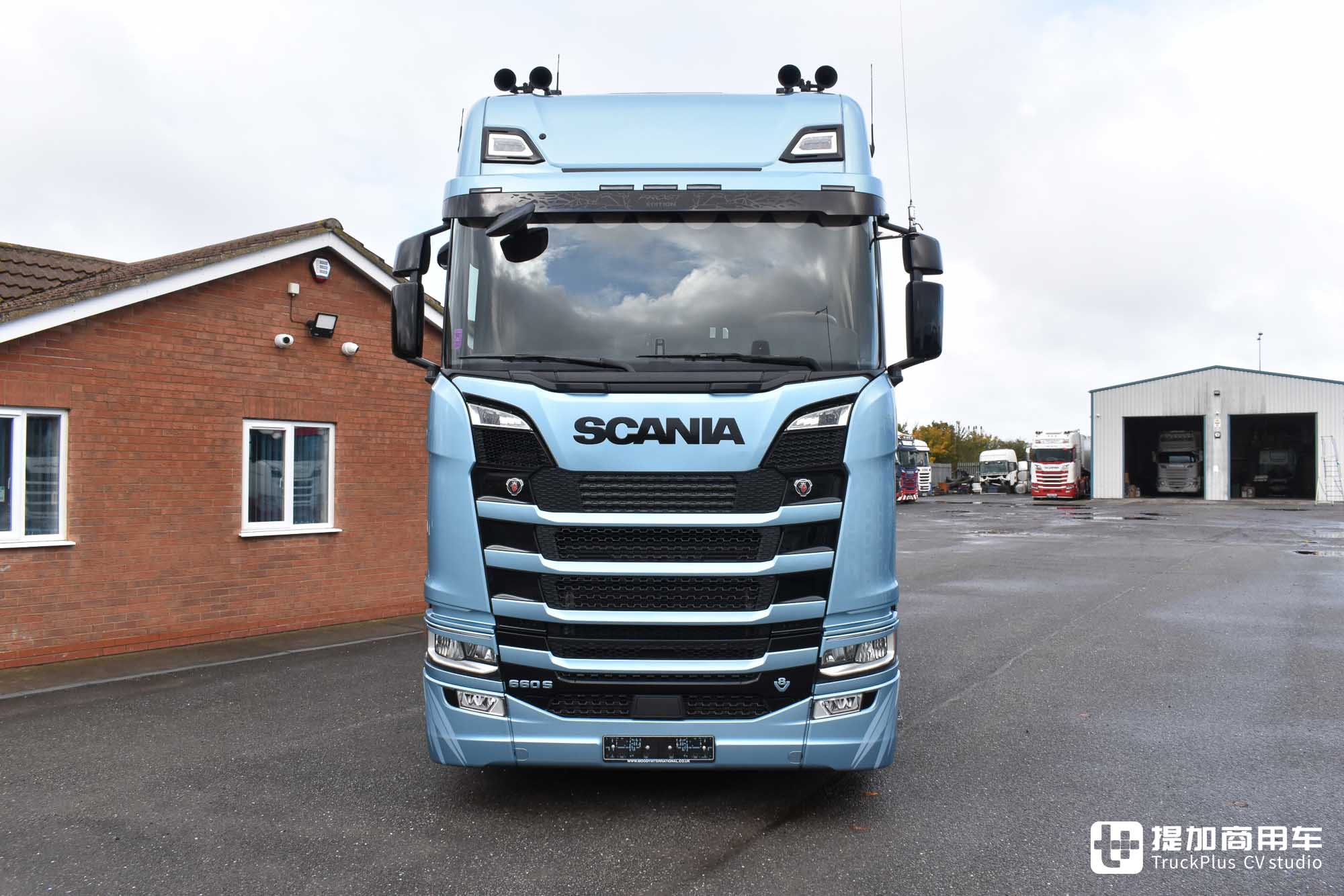 传奇改装大师Svempas收官之作,全球限量50台,斯堪尼亚660 S冰霜版牵引车实拍