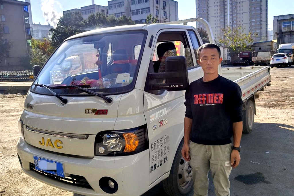 经营木材回收10多年 他用江淮1卡恺达打造致富“生意经”