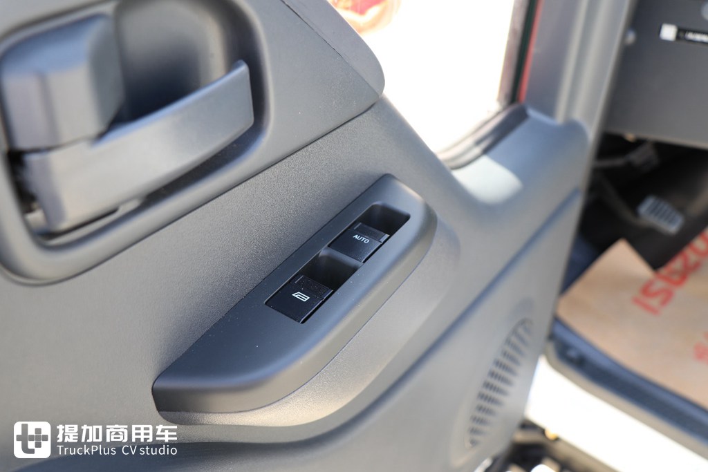 全新庆铃五十铃100P来袭,实拍双排座车型,带你看看它有哪些升级改进 - 第9张 - 提加商用车网 全新庆铃五十铃100P来袭,实拍双排座车型,带你看看它有哪些升级改进 - 第9张
