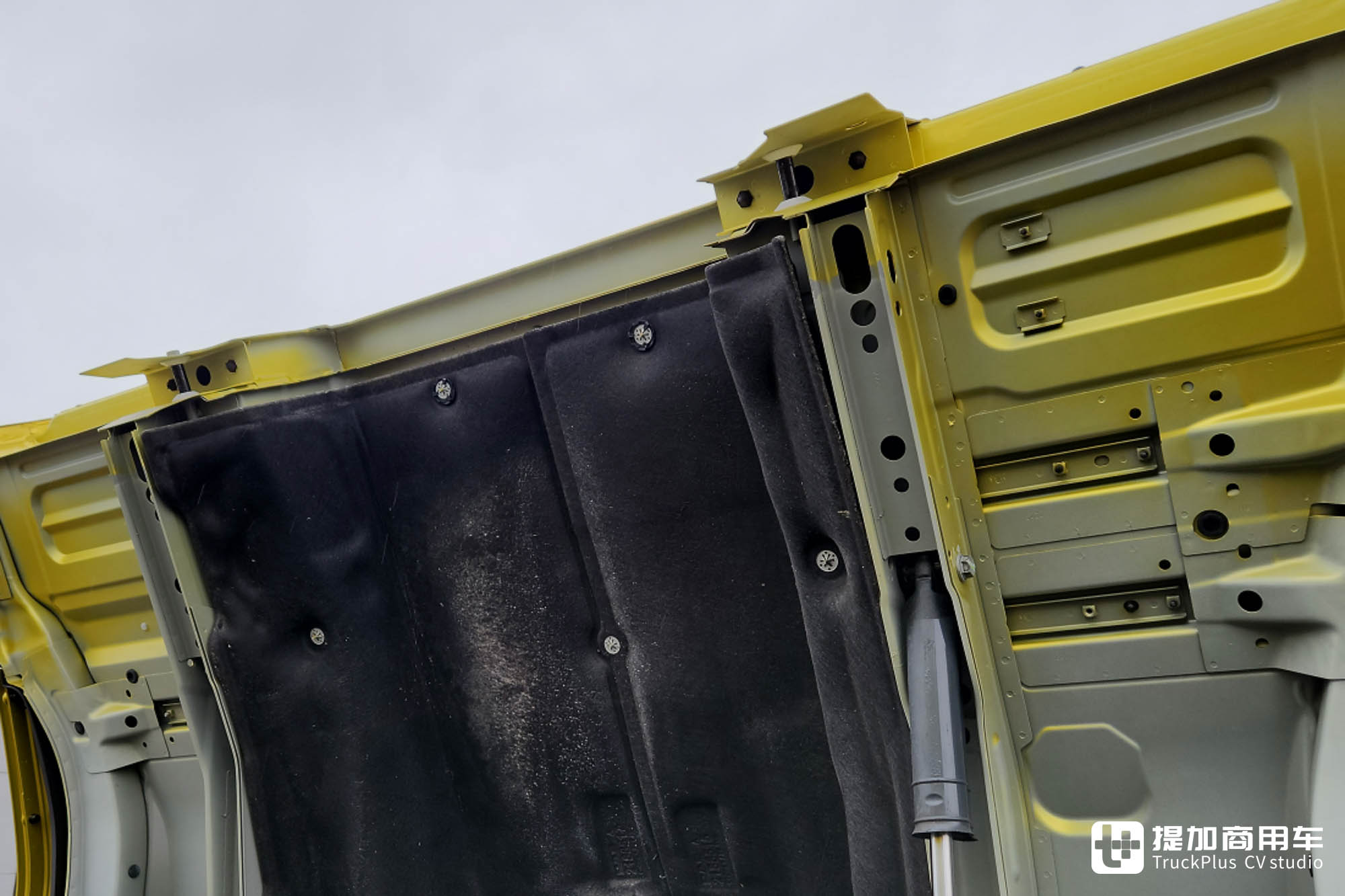 智能化、舒适度、安全性遥遥领先,带你看荷兰达夫XD Extra Robust混合工况自卸车 - 第10张 - 提加商用车网 智能化、舒适度、安全性遥遥领先,带你看荷兰达夫XD Extra Robust混合工况自卸车 - 第10张