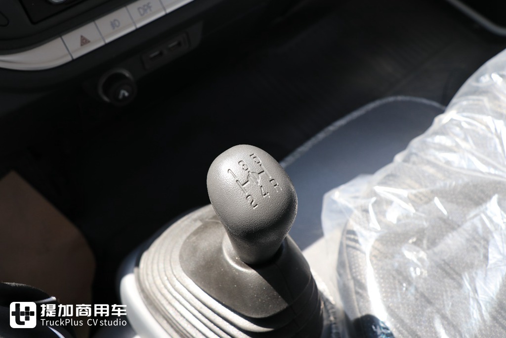 全新庆铃五十铃100P来袭,实拍双排座车型,带你看看它有哪些升级改进 - 第16张 - 提加商用车网 全新庆铃五十铃100P来袭,实拍双排座车型,带你看看它有哪些升级改进 - 第16张