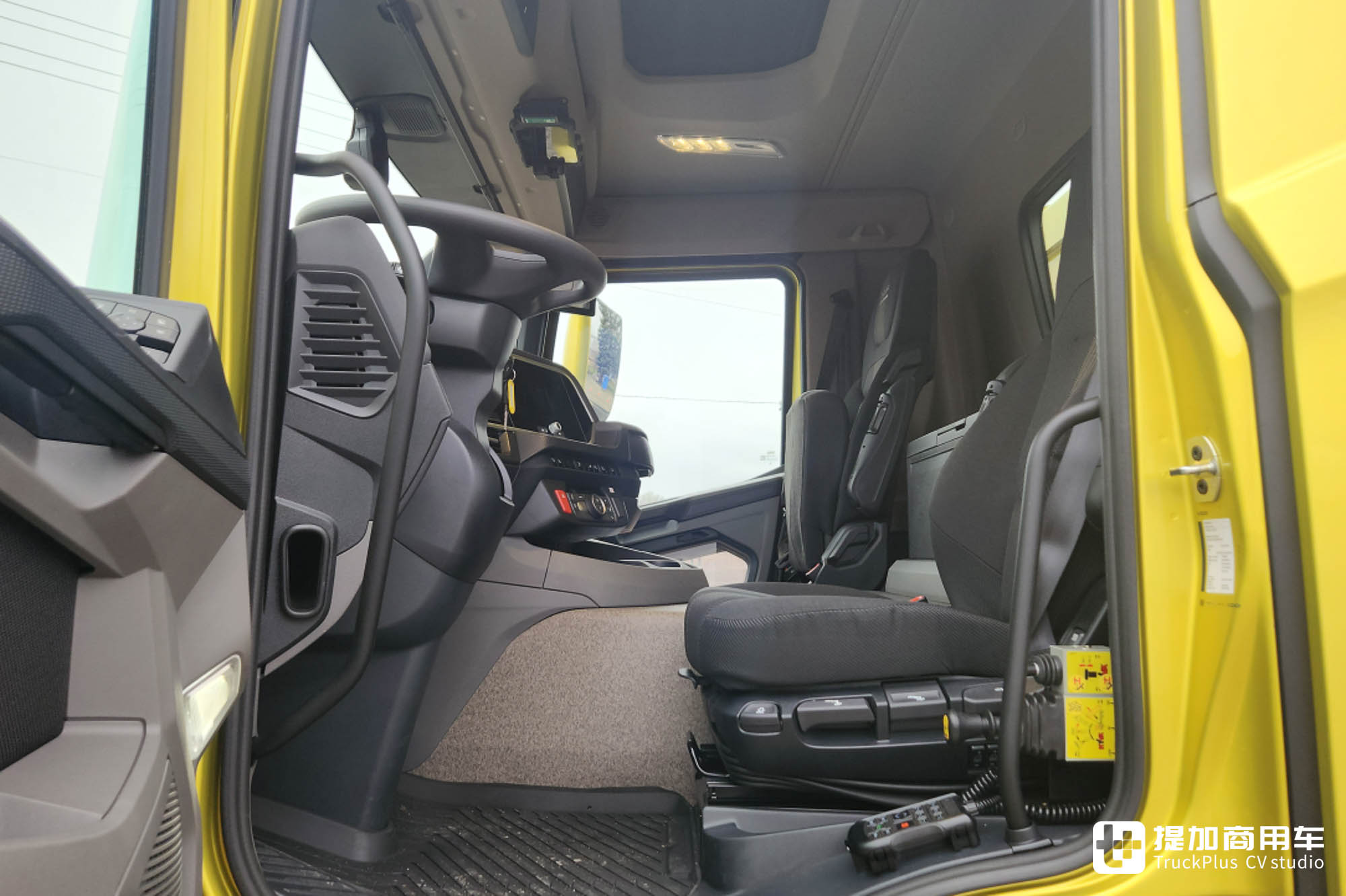 智能化、舒适度、安全性遥遥领先,带你看荷兰达夫XD Extra Robust混合工况自卸车 - 第20张 - 提加商用车网 智能化、舒适度、安全性遥遥领先,带你看荷兰达夫XD Extra Robust混合工况自卸车 - 第20张