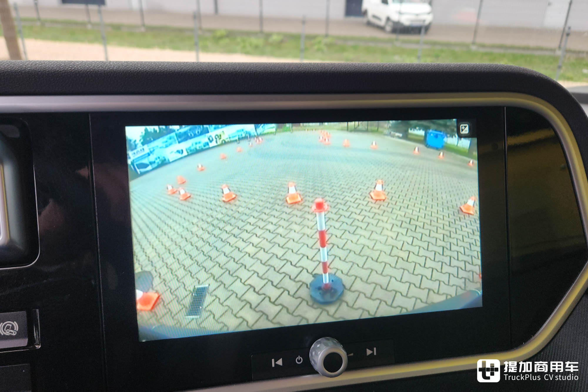 智能化、舒适度、安全性遥遥领先,带你看荷兰达夫XD Extra Robust混合工况自卸车 - 第22张 - 提加商用车网 智能化、舒适度、安全性遥遥领先,带你看荷兰达夫XD Extra Robust混合工况自卸车 - 第22张