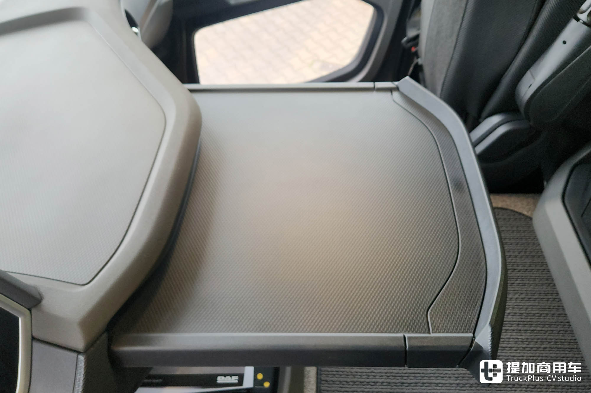 智能化、舒适度、安全性遥遥领先,带你看荷兰达夫XD Extra Robust混合工况自卸车 - 第27张 - 提加商用车网 智能化、舒适度、安全性遥遥领先,带你看荷兰达夫XD Extra Robust混合工况自卸车 - 第27张