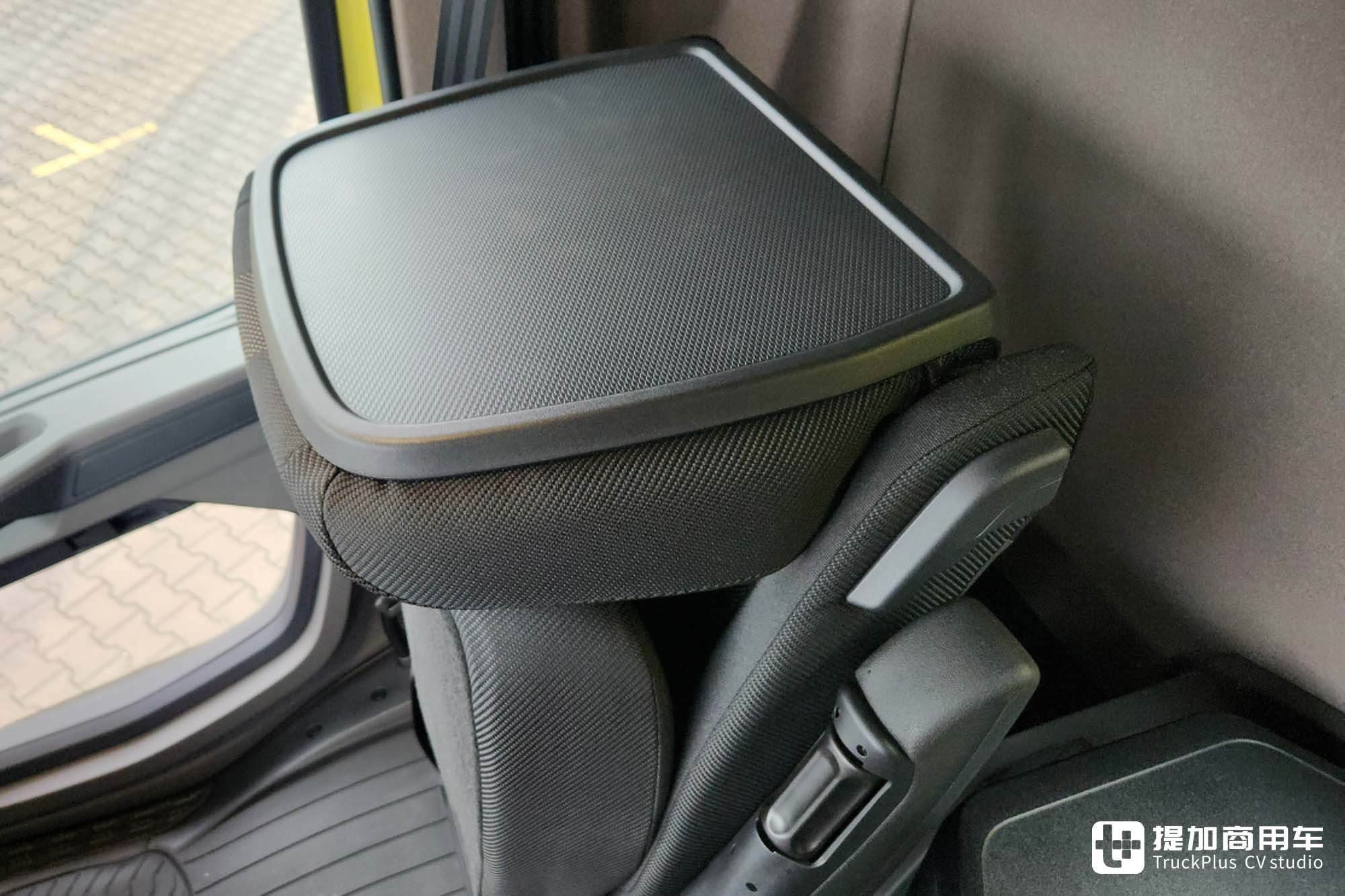 智能化、舒适度、安全性遥遥领先,带你看荷兰达夫XD Extra Robust混合工况自卸车 - 第28张 - 提加商用车网 智能化、舒适度、安全性遥遥领先,带你看荷兰达夫XD Extra Robust混合工况自卸车 - 第28张