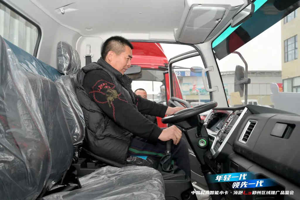 领跑L3“首秀”郑州,年轻一代 领先一代,重新定义小卡标准 - 第3张 - 提加商用车网 领跑L3“首秀”郑州,年轻一代 领先一代,重新定义小卡标准 - 第3张