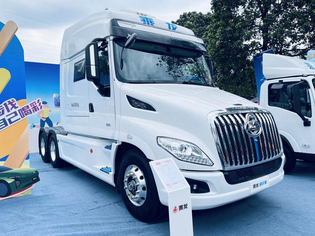 柳马探展|乘龙卡车惊艳亮相欢乐跑 - 第4张