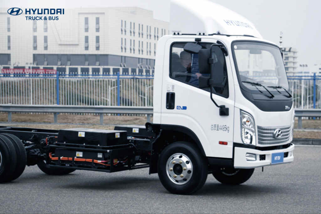 全球战略升级 现代商用车海外代表团走访资阳工厂 - 第3张