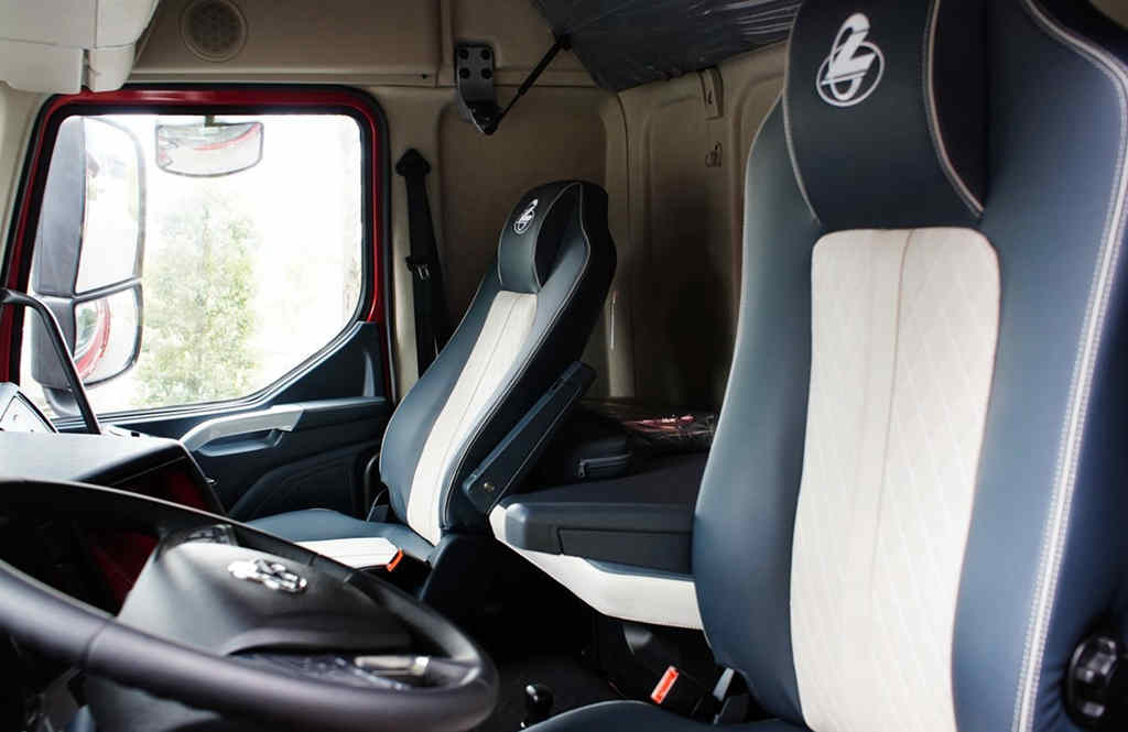 高效节能又舒适,乘龙H5 320大单桥领跑快递市场 - 第4张 - 提加商用车网 高效节能又舒适,乘龙H5 320大单桥领跑快递市场 - 第4张