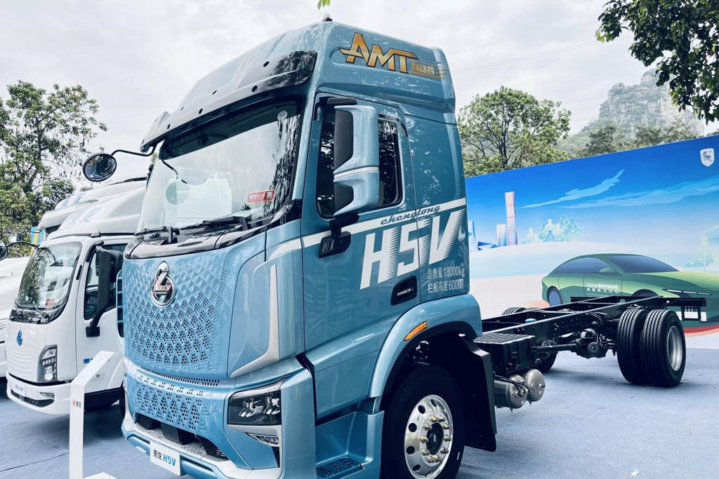 柳马探展|乘龙卡车惊艳亮相欢乐跑 - 第5张