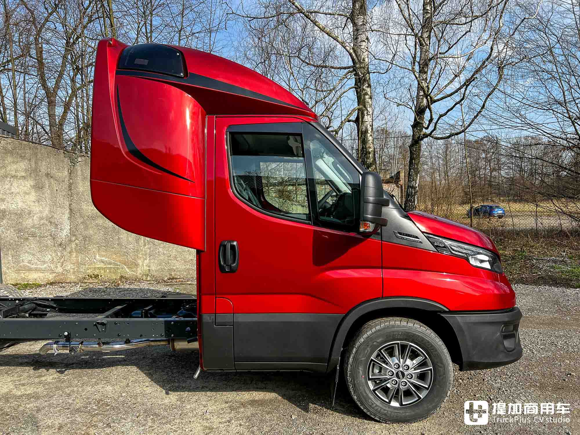 轻客也配生活舱?带大卧铺还能做饭,带你看波兰特色的依维柯Daily车型 - 第1张 - 提加商用车网 轻客也配生活舱?带大卧铺还能做饭,带你看波兰特色的依维柯Daily车型 - 第1张