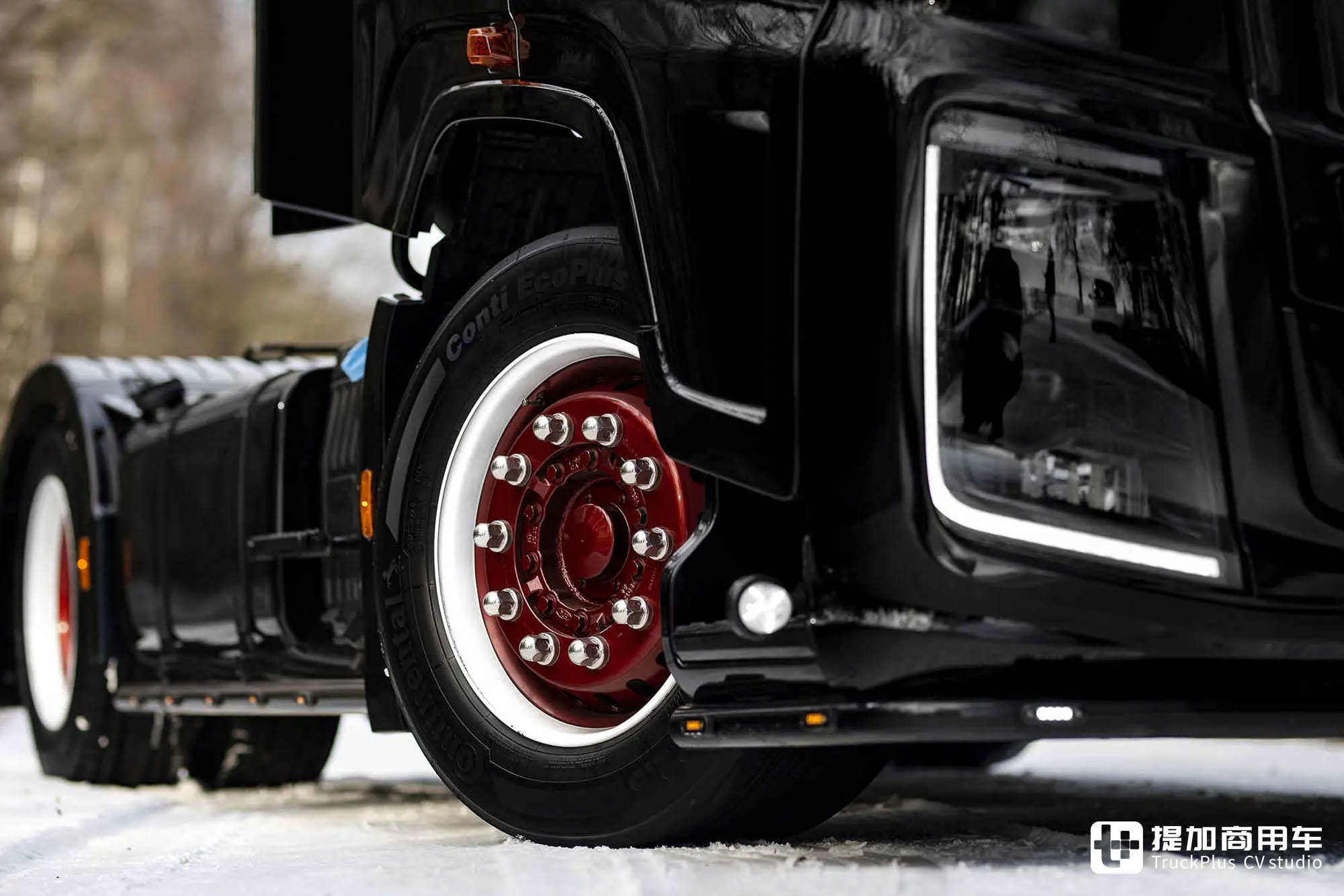 损毁后浴火重生,运动风内外爆改,这台福特F-MAX牵引车可真有故事 - 第10张 - 提加商用车网 损毁后浴火重生,运动风内外爆改,这台福特F-MAX牵引车可真有故事 - 第10张