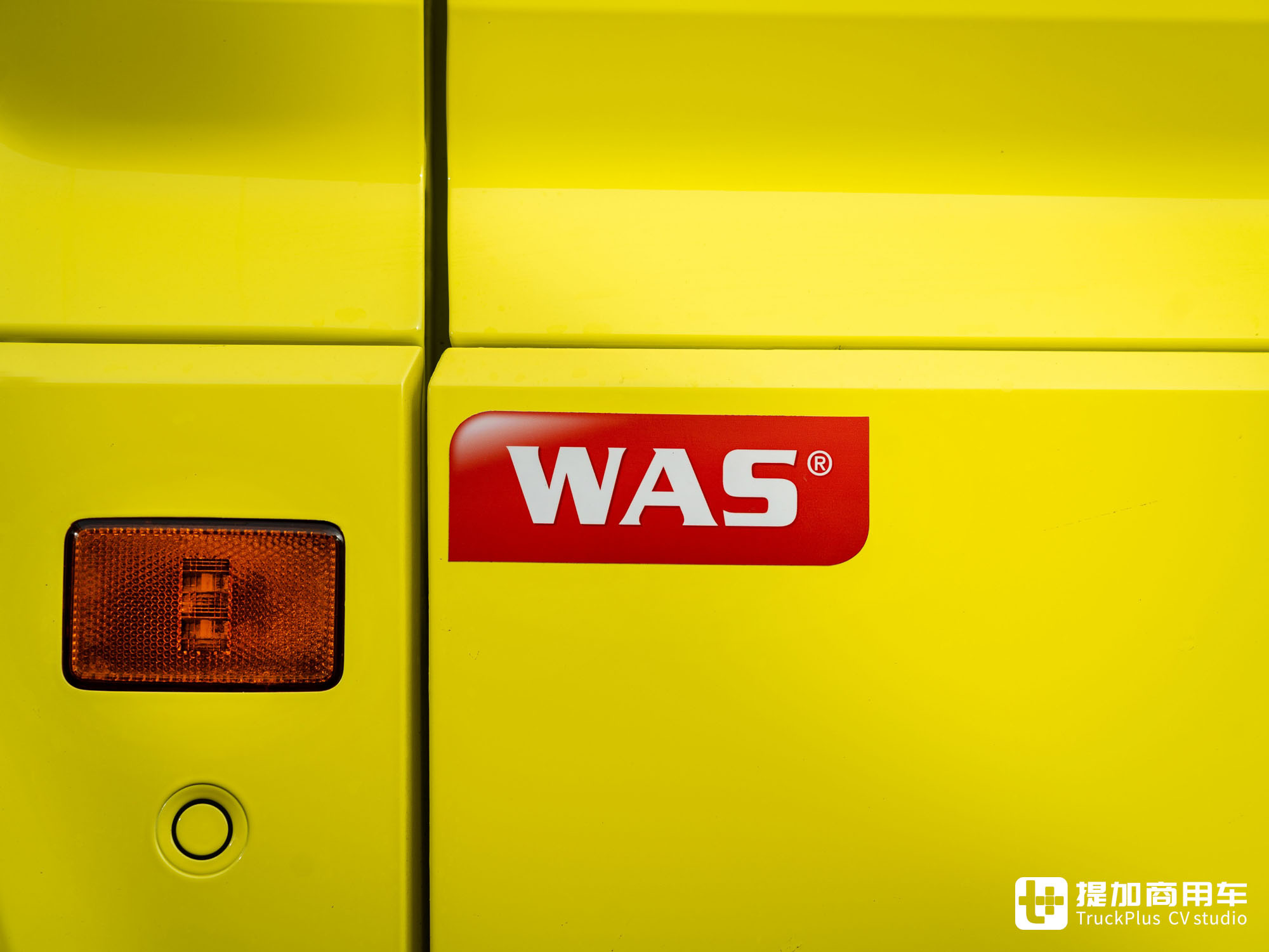 德国曼也有厢货?改装成救护车,实拍曼恩TGE标轴高顶版 - 第10张 - 提加商用车网 德国曼也有厢货?改装成救护车,实拍曼恩TGE标轴高顶版 - 第10张