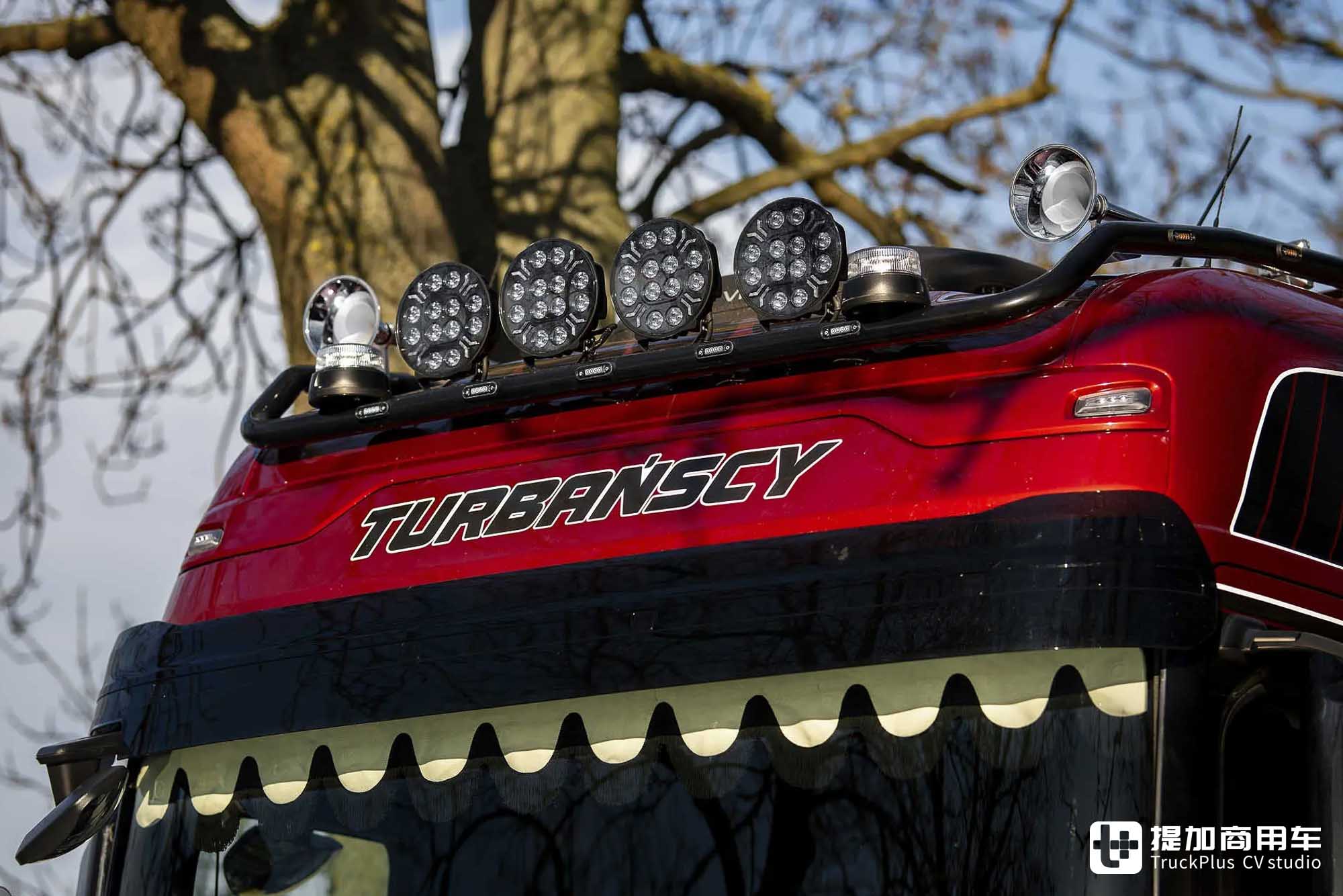 损毁后浴火重生,运动风内外爆改,这台福特F-MAX牵引车可真有故事 - 第12张 - 提加商用车网 损毁后浴火重生,运动风内外爆改,这台福特F-MAX牵引车可真有故事 - 第12张