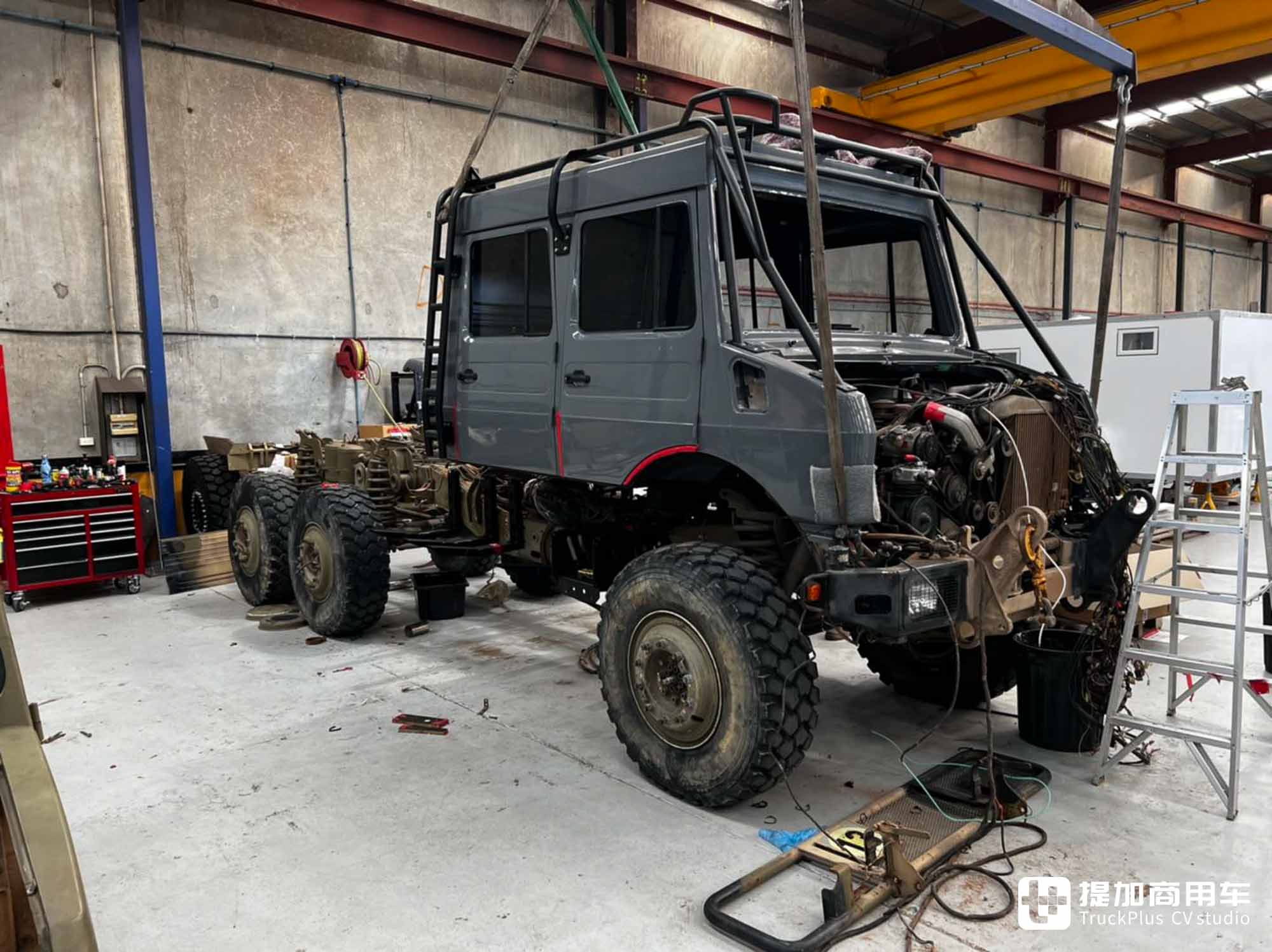 稀有的原厂6x6,爆改驾驶室+上装,乌尼莫克U 2450越野工作车实拍 - 第12张 - 提加商用车网 稀有的原厂6x6,爆改驾驶室+上装,乌尼莫克U 2450越野工作车实拍 - 第12张