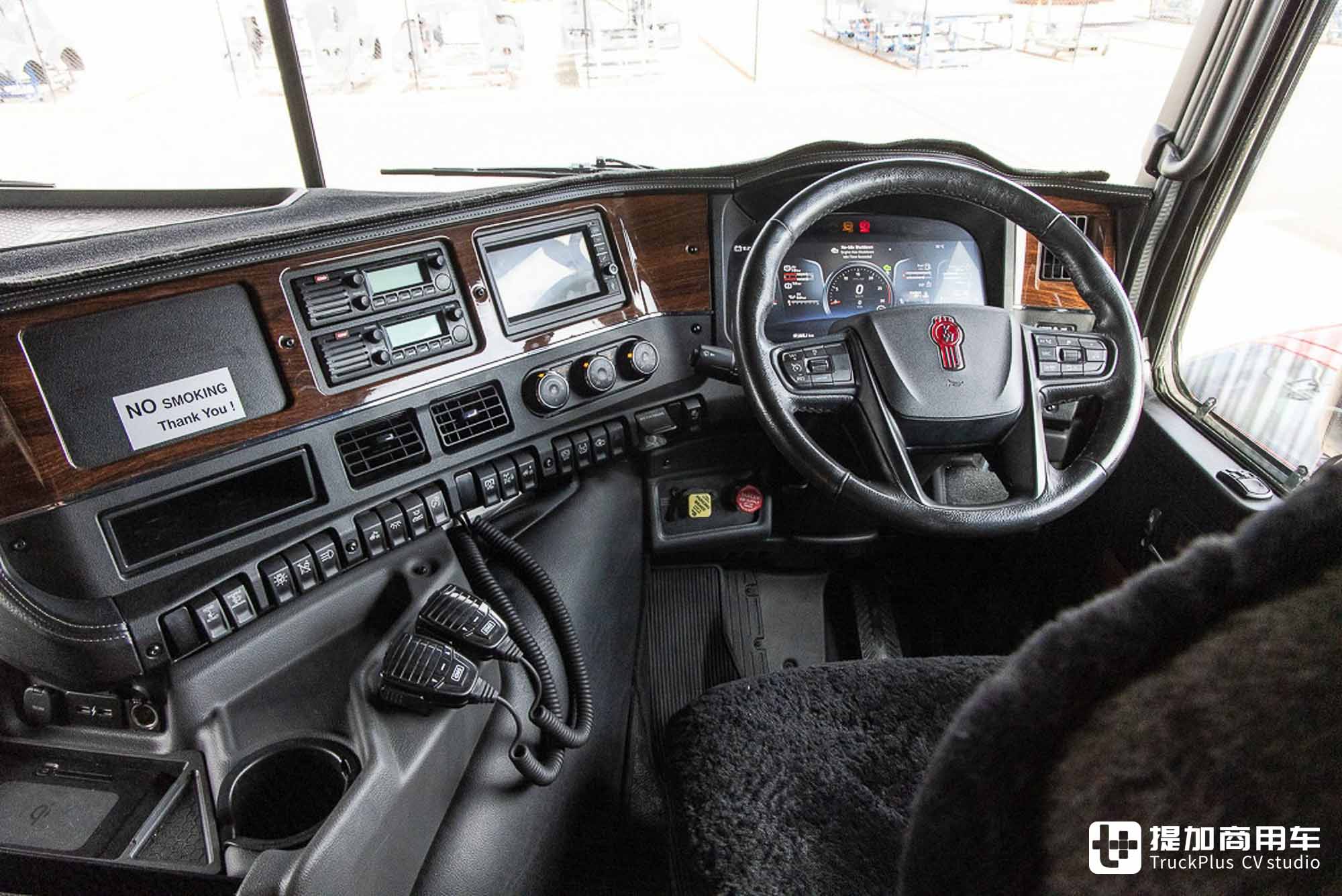 美式平头卡车见过没?搭载大号驾驶室,再带你看肯沃斯K220牵引车 - 第13张 - 提加商用车网 美式平头卡车见过没?搭载大号驾驶室,再带你看肯沃斯K220牵引车 - 第13张